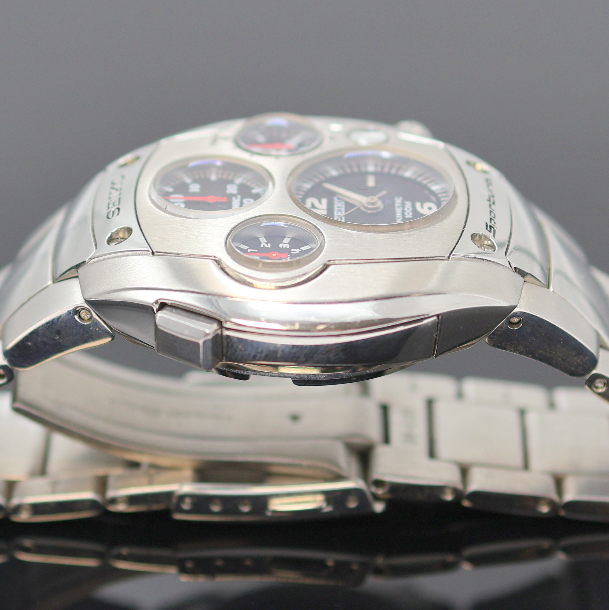 Detail d: SEIKO Kinetic Sportura Herrenarmbanduhr mit Chronograph Referenz 9T82-0AC0, Japan 1990er Jahre, Automatik-Generatorprinzip, massiv Edelstahlgeh. ...
