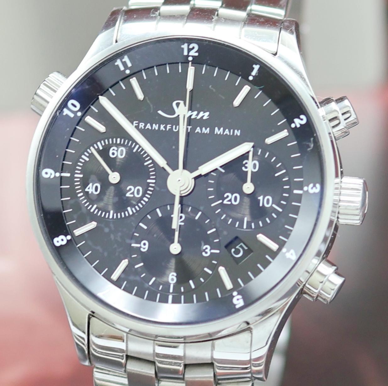 Detail a: SINN Herrenchronograph "Die Finanzplatzuhr" Referenz 6000, Deutschland um 2005, Automatik, Edelstahlgeh. inkl. Gliederband m. dopp. ...