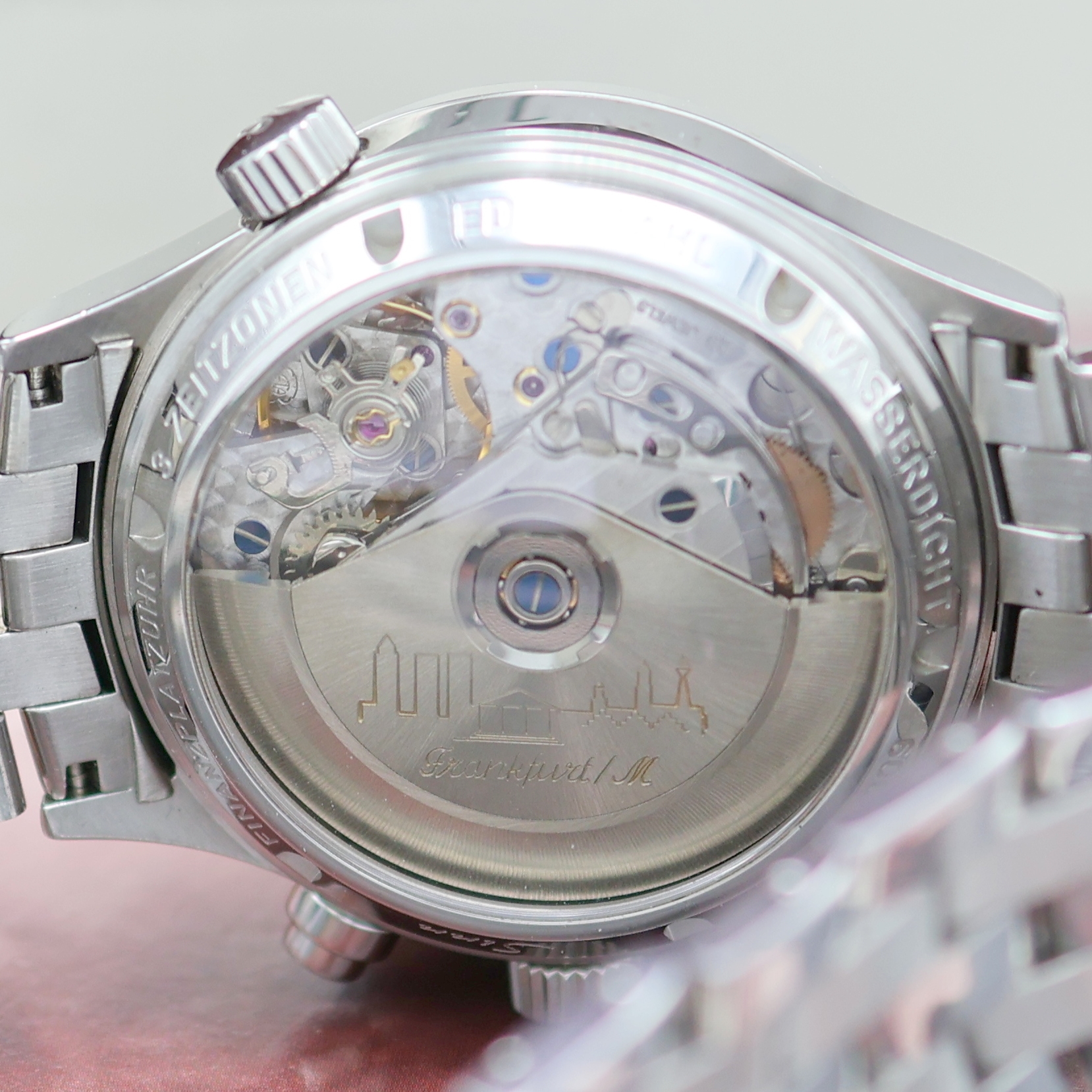 Detail e: SINN Herrenchronograph "Die Finanzplatzuhr" Referenz 6000, Deutschland um 2005, Automatik, Edelstahlgeh. inkl. Gliederband m. dopp. ...
