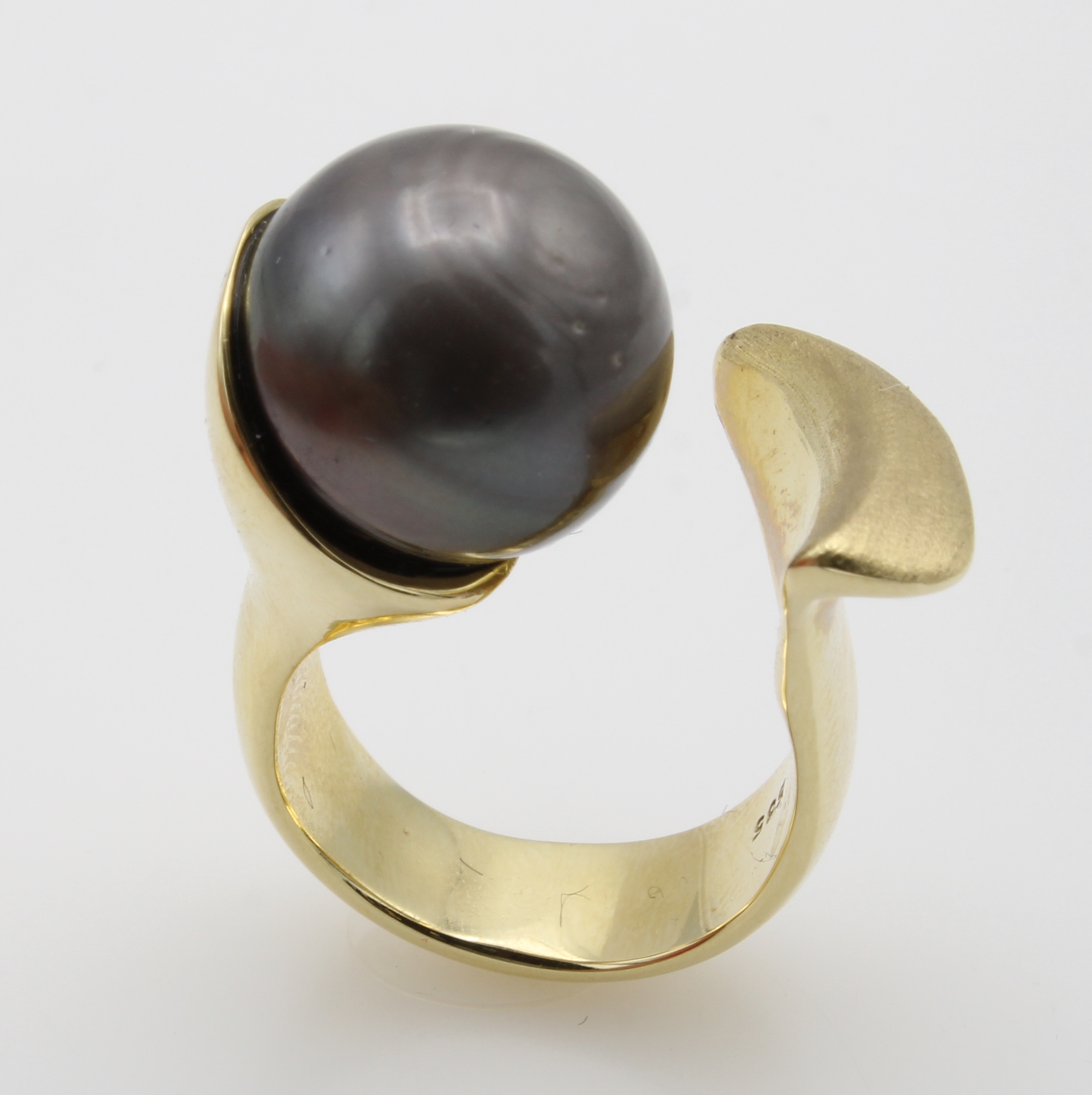 Image 26984349 - Ring mit Tahitiperle, GG 585/000, offen gearb., z.T. matt., graue Perle v. l. ...