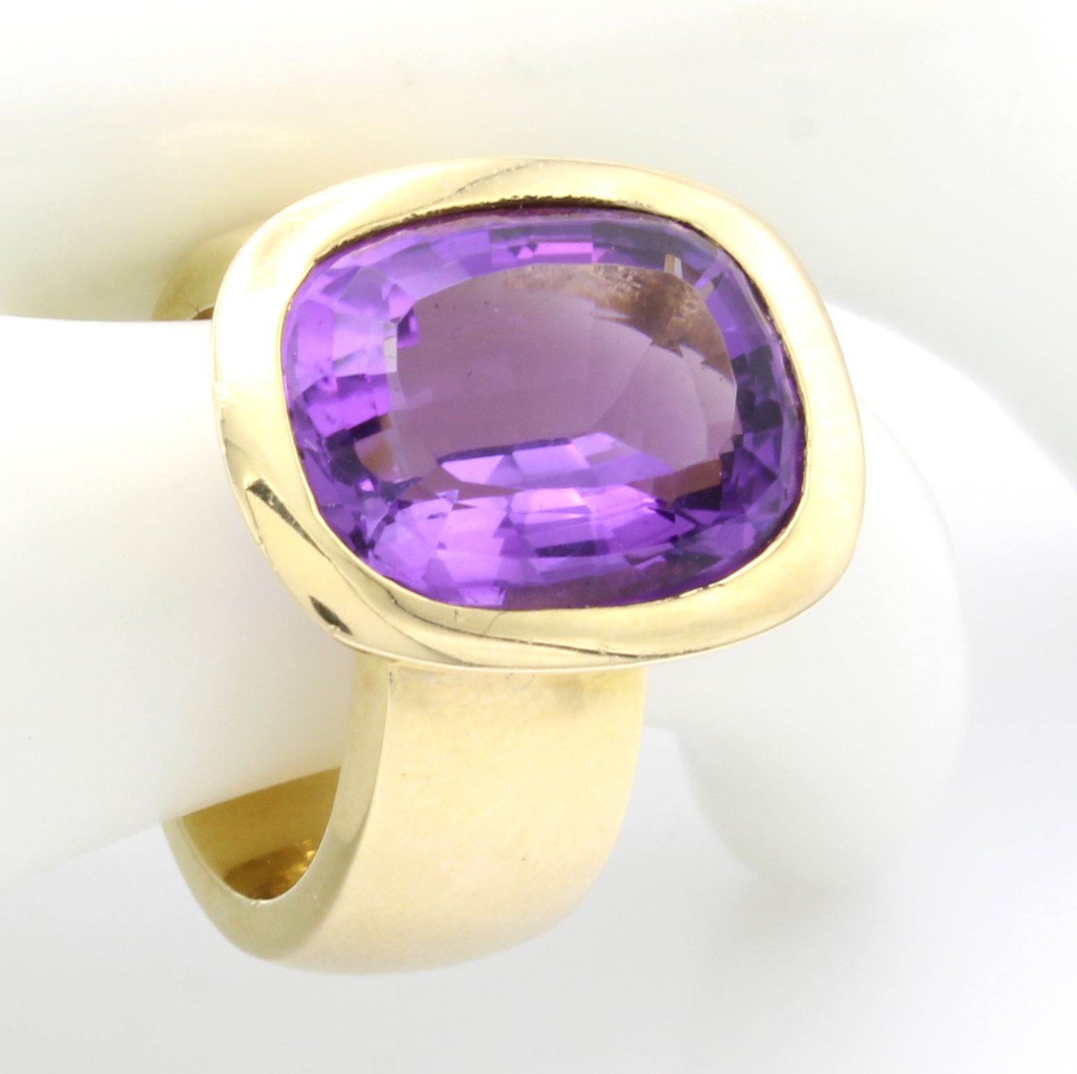 Image 26984356 - Ring mit Amethyst, GG 585/000, Amethyst im Schachbrettschliff ca. 9.7 ct, RW ca. 53 ...