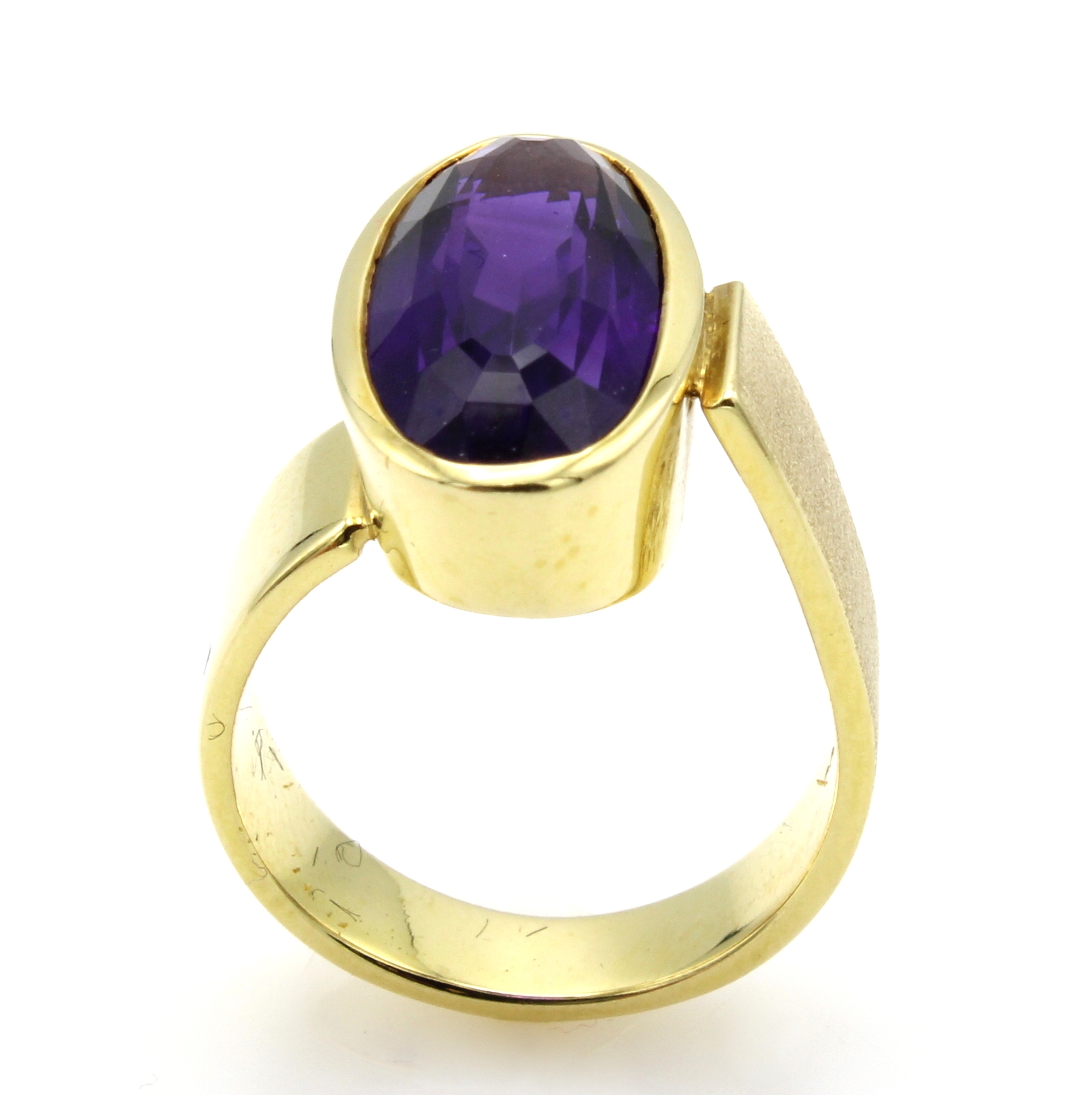 Image 26984357 - Ring mit Amethyst, GG 585/000, Ringschiene asymmetr. u. z.T. matt., fac. Amethyst ca. 5 ...