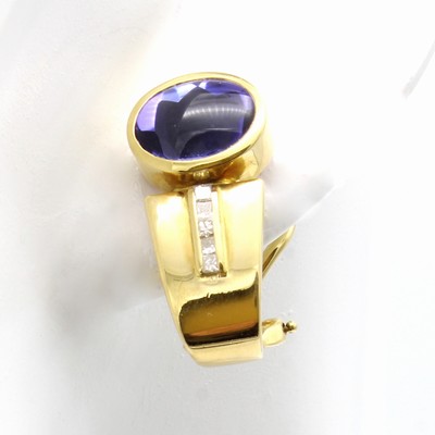 26984302b - Paar Ohrstecker mit Tansaniten und Diamanten, GG 750/000, Halbcreolen, ovale, fac. ...