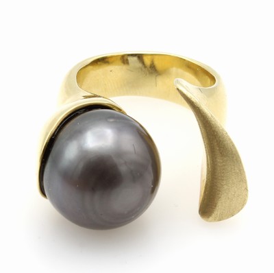 26984349a - Ring mit Tahitiperle, GG 585/000, offen gearb., z.T. matt., graue Perle v. l. ...