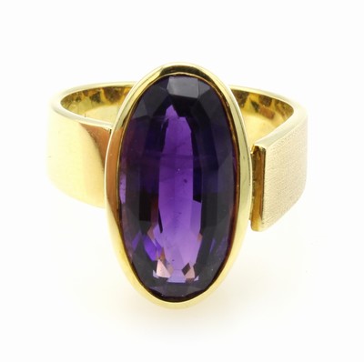 26984357a - Ring mit Amethyst, GG 585/000, Ringschiene asymmetr. u. z.T. matt., fac. Amethyst ca. 5 ...