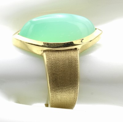 26984365a - Ring mit Chrysopras, GG 585/000, mattierte Ringschiene, Chrysoprasnavette im Cabochon- ...