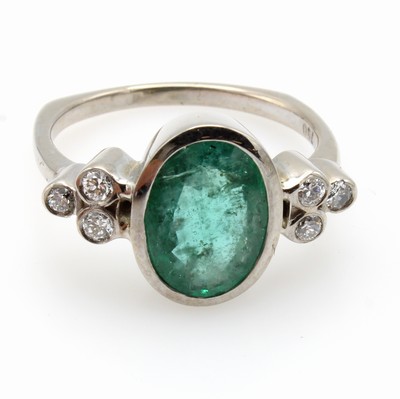 26984370a - Ring mit Smaragd und Brillanten, WG 585/000,ovaler, fac. Smaragd ca. 3.1 ct, 6 Brill. in ...