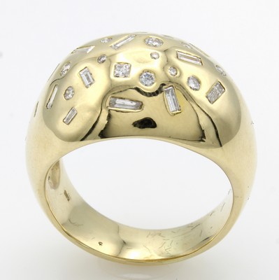 26984378a - Ring mit Diamanten und Brillanten, GG 585/000, Diam. in versch. Schliffarten zus. ca. ...