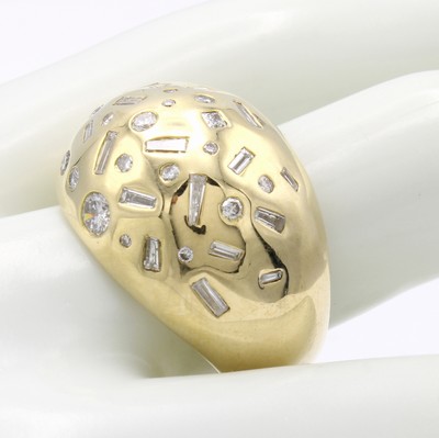 26984378b - Ring mit Diamanten und Brillanten, GG 585/000, Diam. in versch. Schliffarten zus. ca. ...