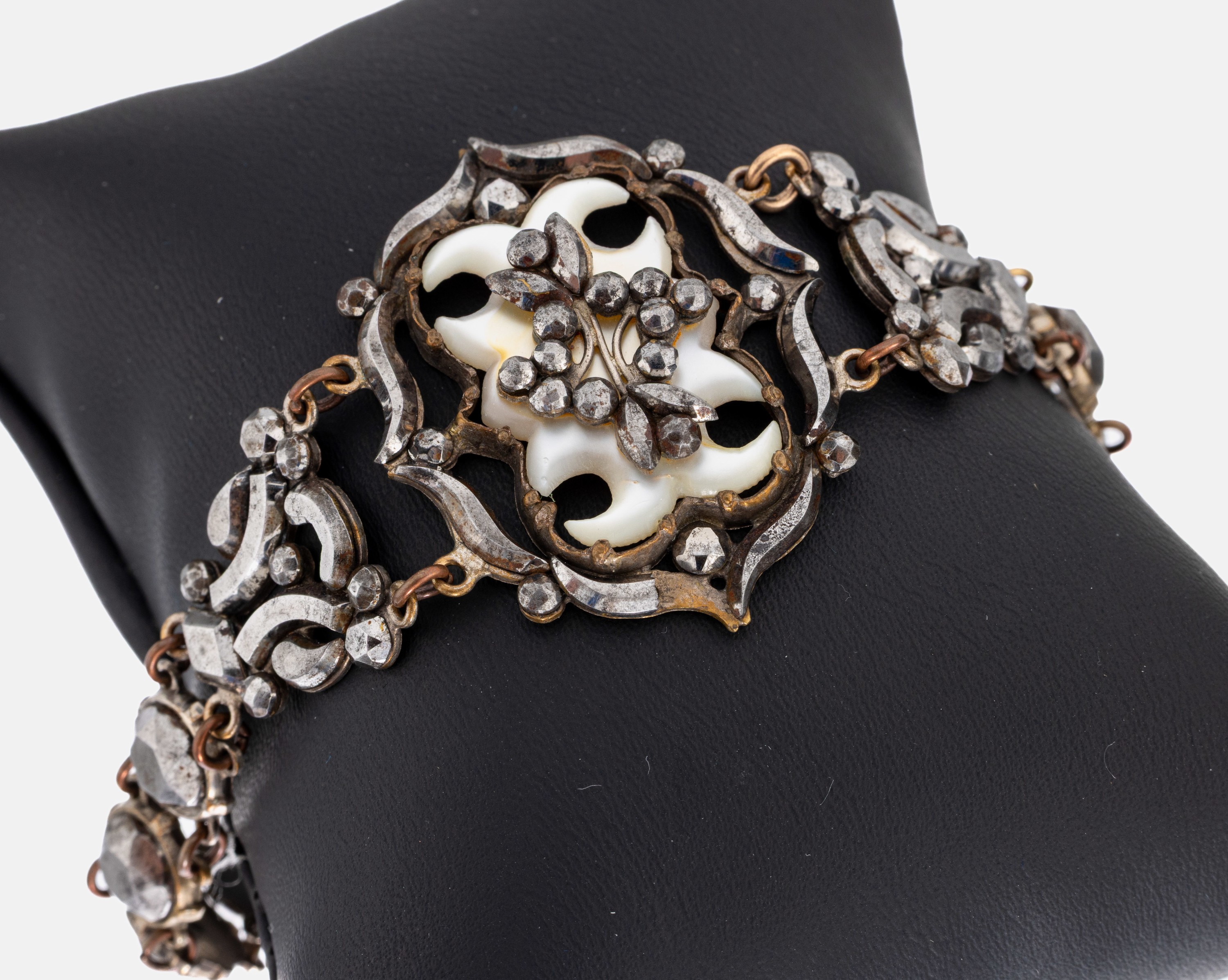 Image 26984435 - Armband mit Berliner Eisen, Marriage um 1900, in Teilen aus facett. und pol. Berliner ...