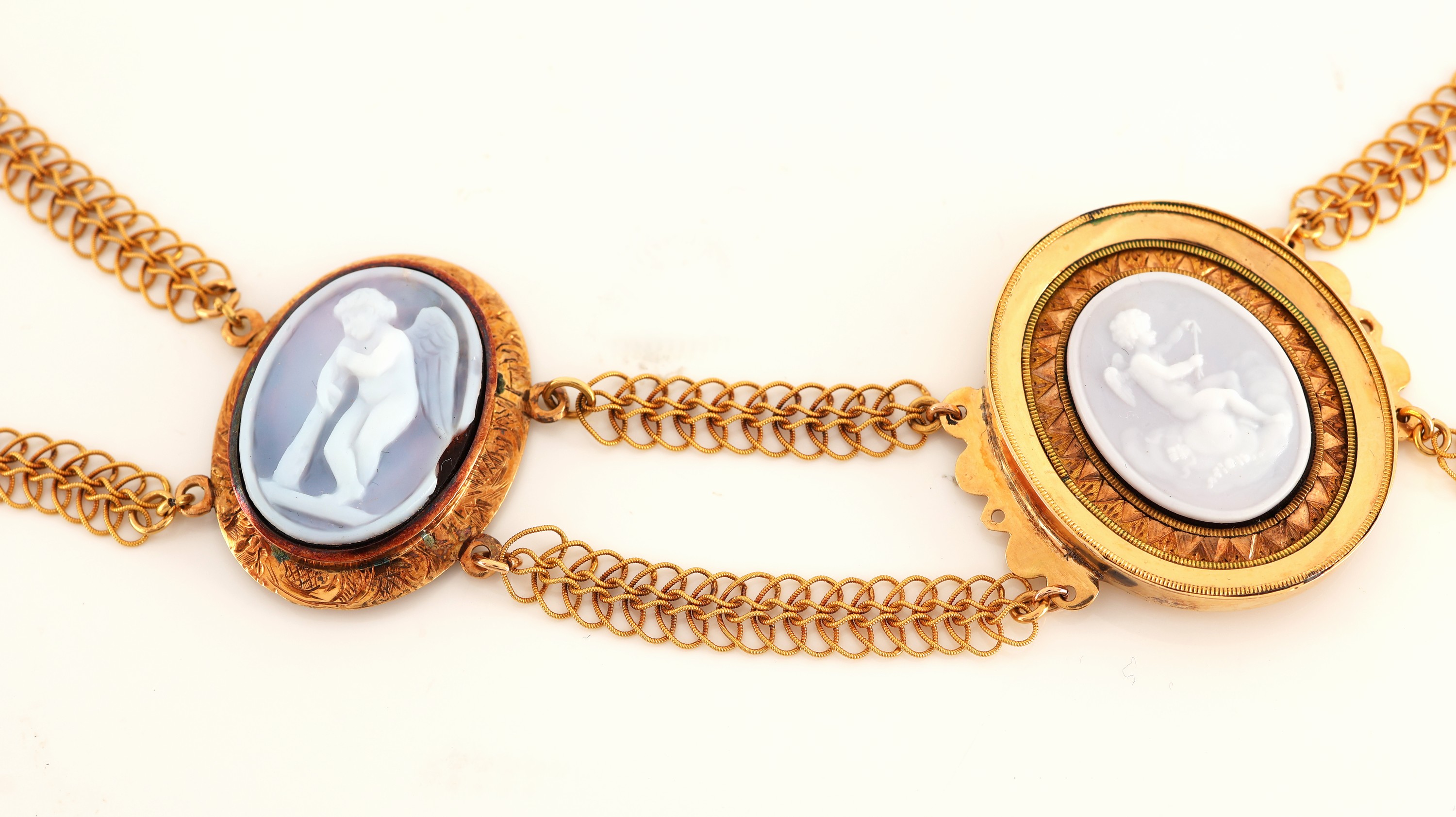 Detail b: 14 kt Gold Achat-Collier, um 1910, GG 585/000 gepr., 2-rhg., 5 ovale Zwischengliedermit Lagenstein-Kameen, Darstellungen nach antikem Vorbild, ...