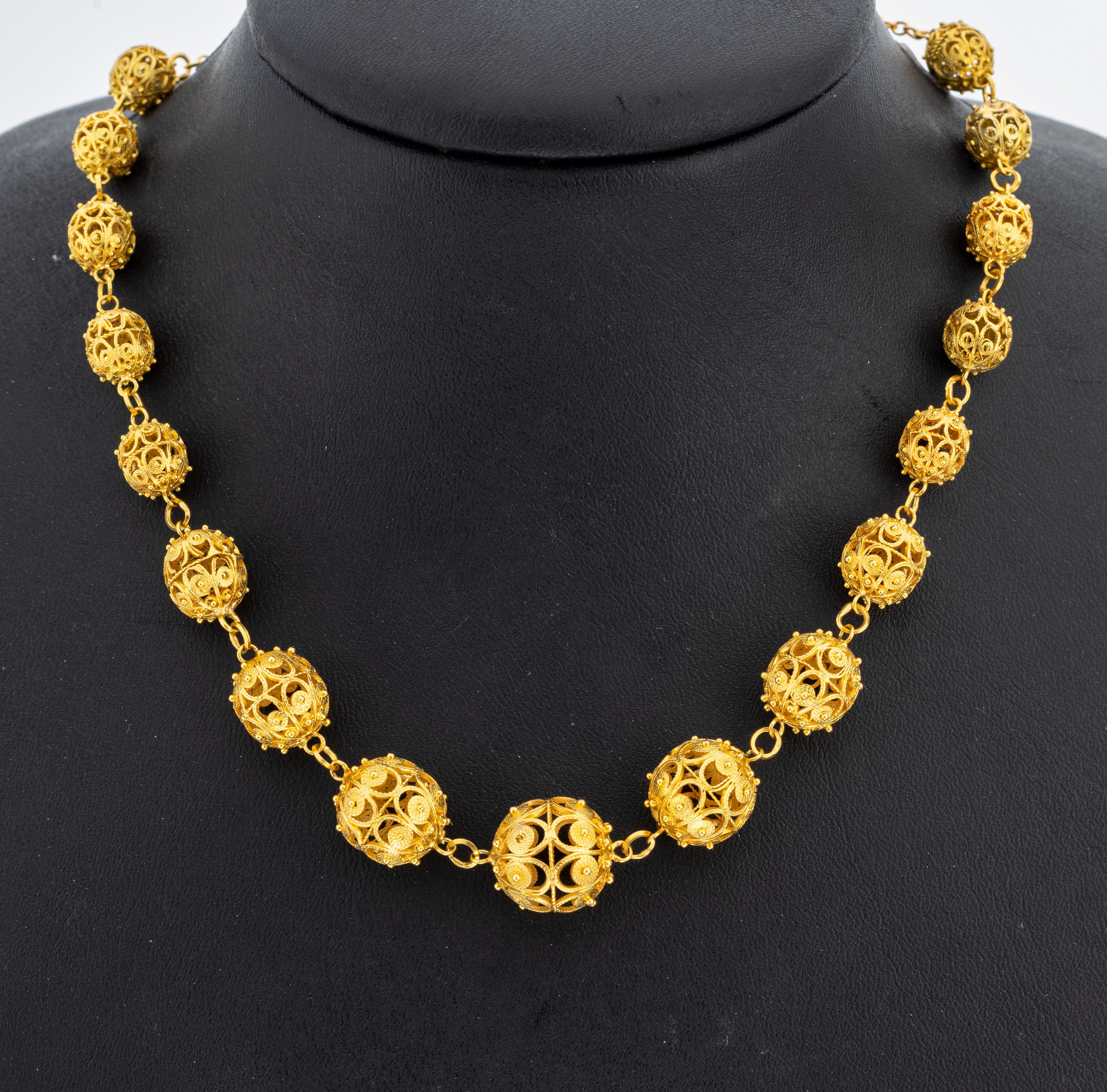 Image 26984496 - 14 kt Gold Collier, GG 585/000 gepr., wohl nachträglich feinvergoldet, im Verlauf, ...