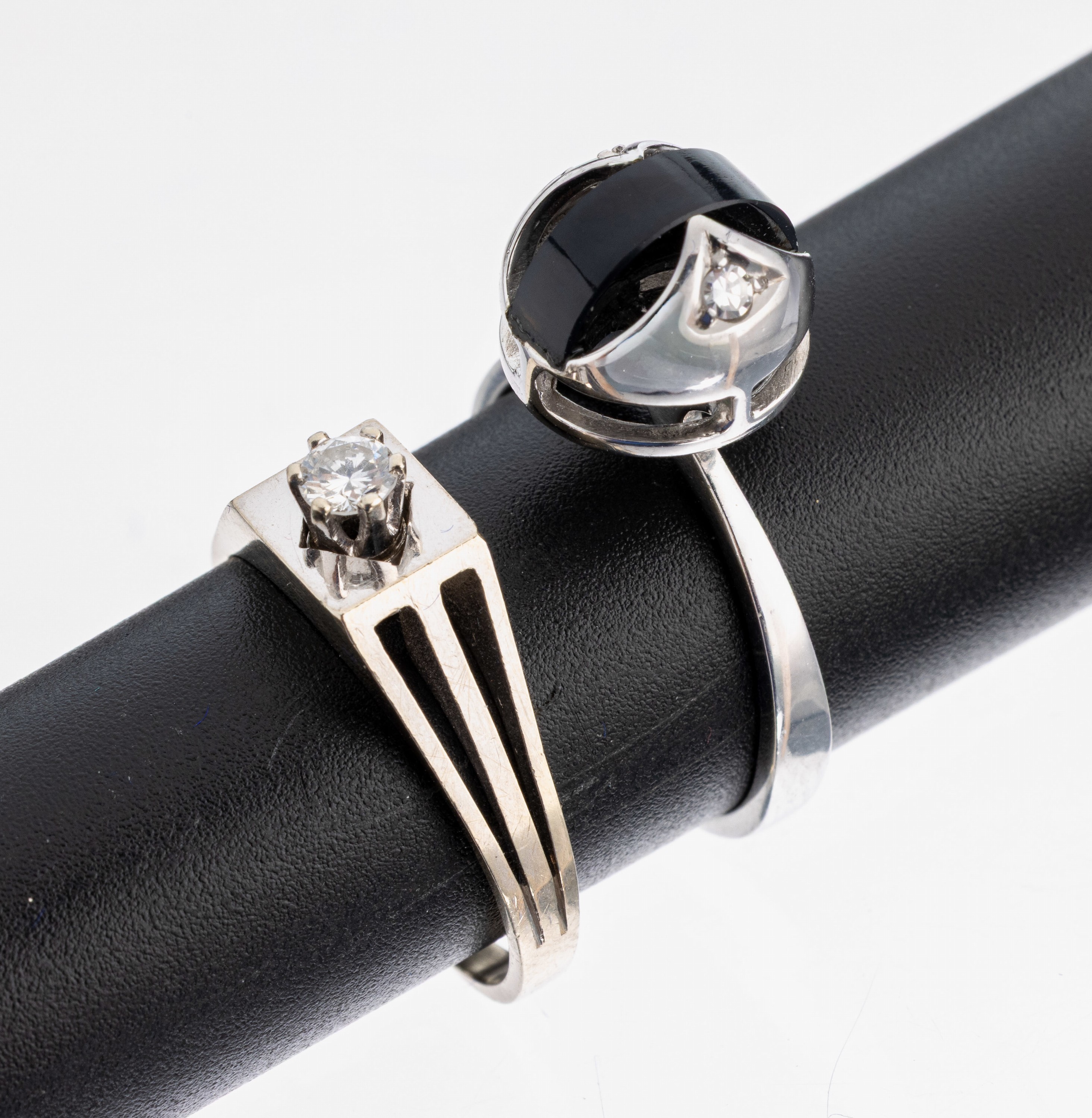 Image 26984525 - Konvolut 2 14 kt Gold Diamant-Ringe, WG 585/000, best. aus: 1 x ungewöhnliches Design ...