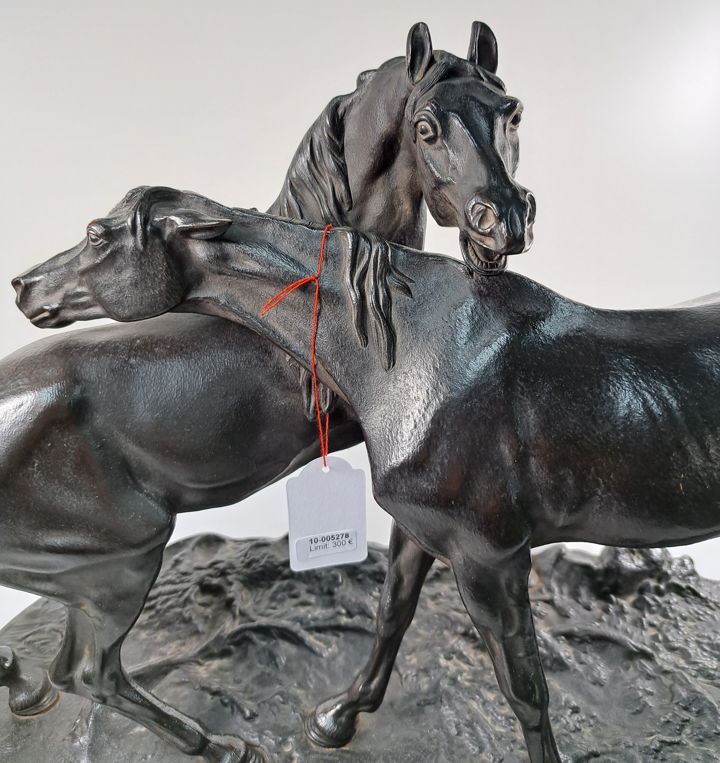 Detail b: Pierre Jules Mène, 1810- 1979, posthumer Eisenguß, mehrteilig, ein geschwärzt, ca. 34 x 50.5 cm, am Boden Gießermarke unleserlich, angesetzter ...