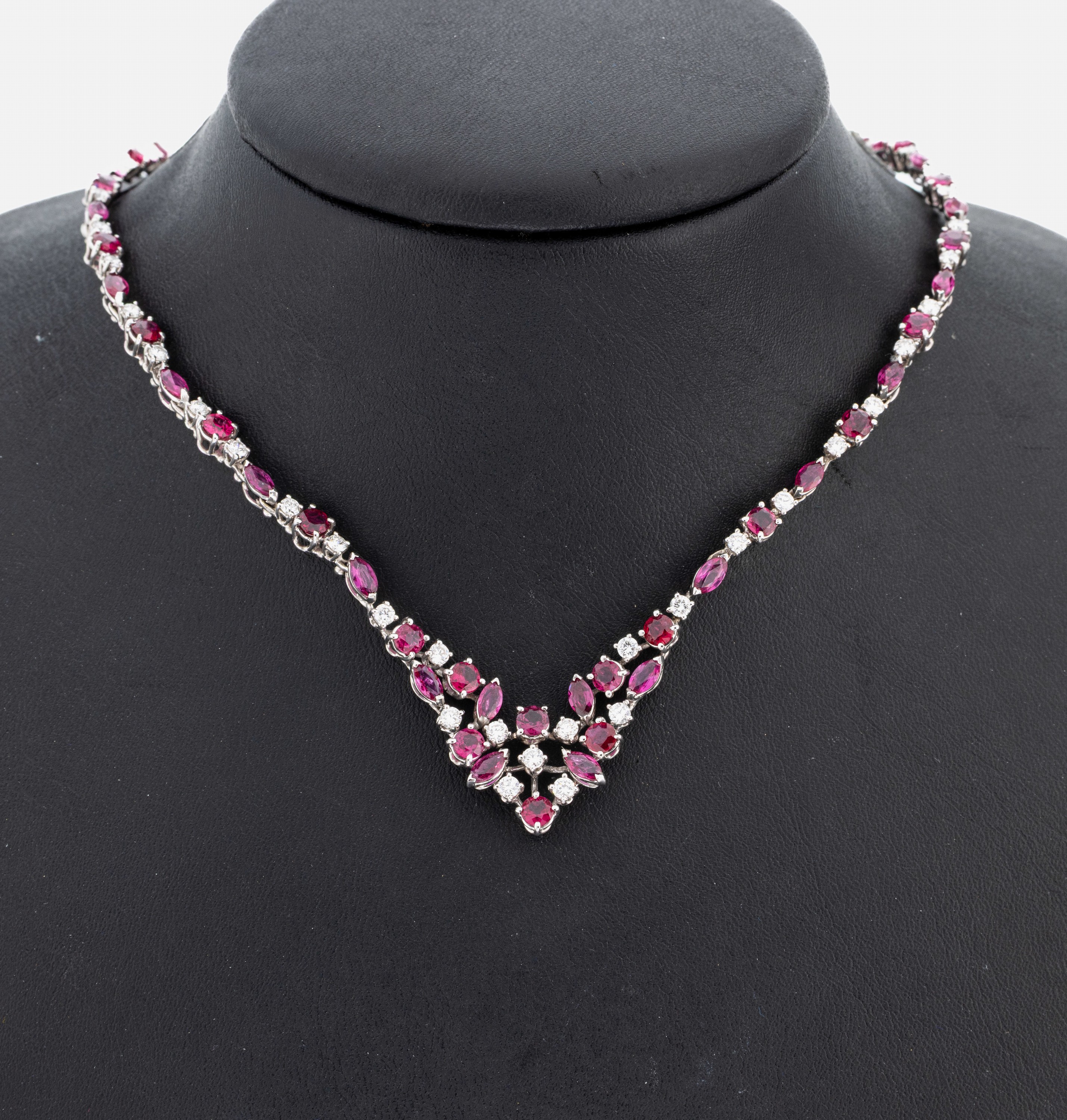 Image 26984751 - 18 kt Gold Rubin-Brillant-Collier, WG 750/000, 56 facett. Rubinen zus. ca. 18.0 ct, ...