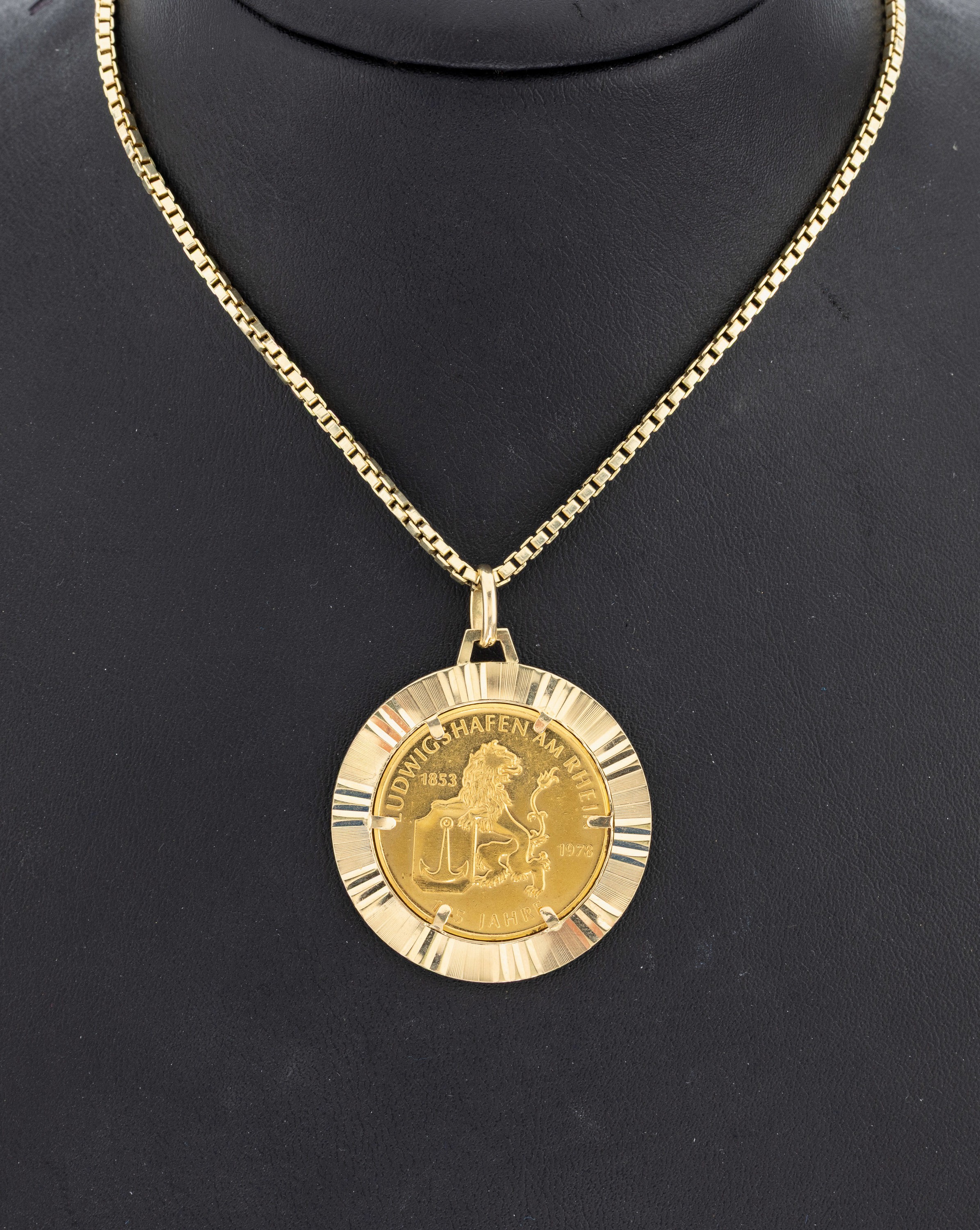 14 kt Gold Medaillen-Anhänger, GG 585/000, lose gefasste Medaille, GG 986/000, Ludwigshafen am Rhein, schlichte Fassung, D. ca. 3.6 cm, an Kette, ...