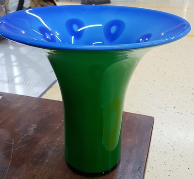 26985441e - Große Vase, Salviati Murano, datiert 1999, opak-blaues Glas mit eingeschmolzenen blauen ...