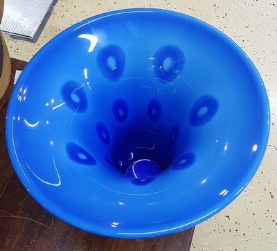 26985441f - Große Vase, Salviati Murano, datiert 1999, opak-blaues Glas mit eingeschmolzenen blauen ...