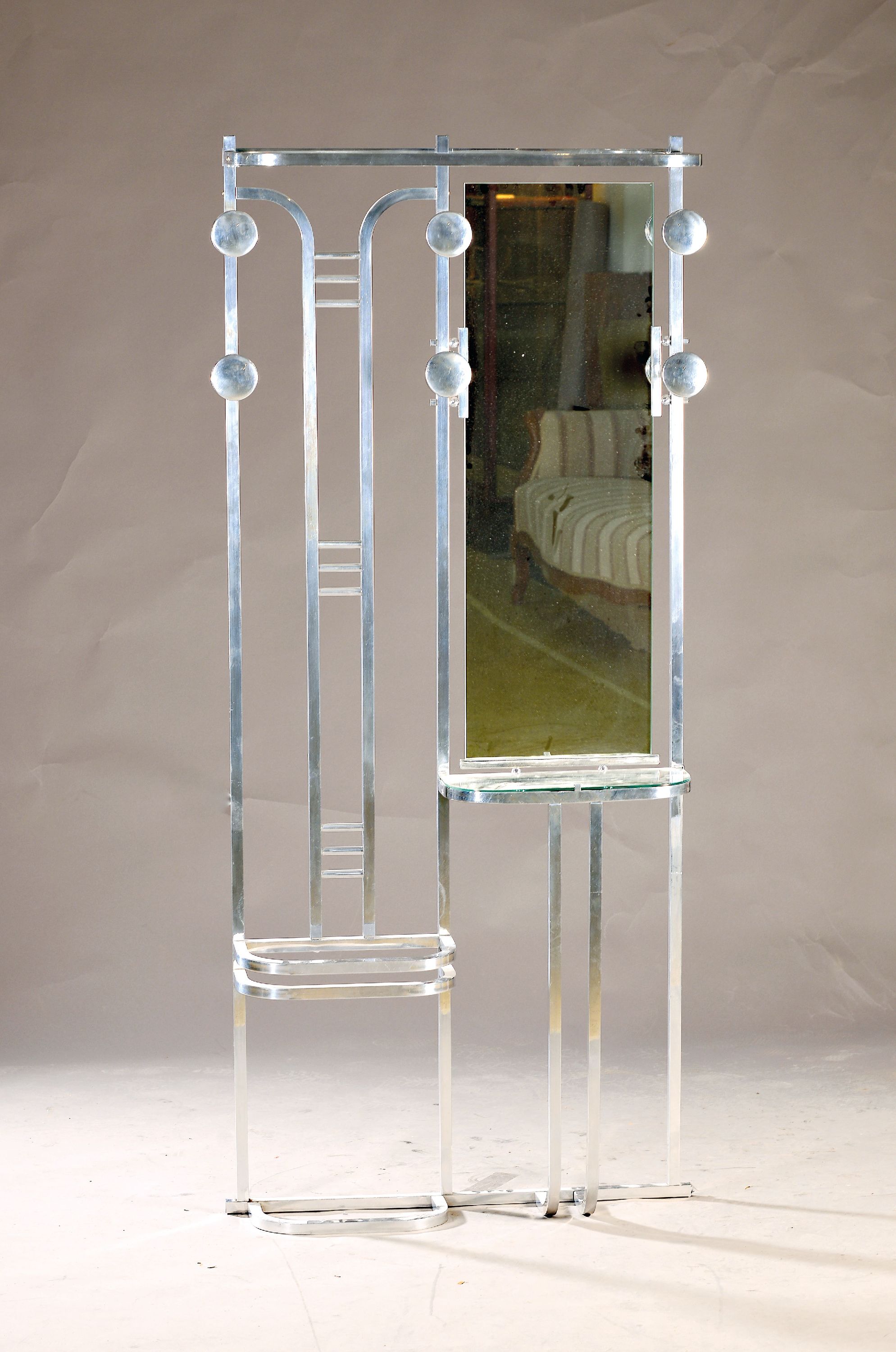 Image 26985712 - Garderobe, Frankreich, um 1930, Art-Deco, Metall verchromt, mit Spiegeleinsatz, ca. 183 ...