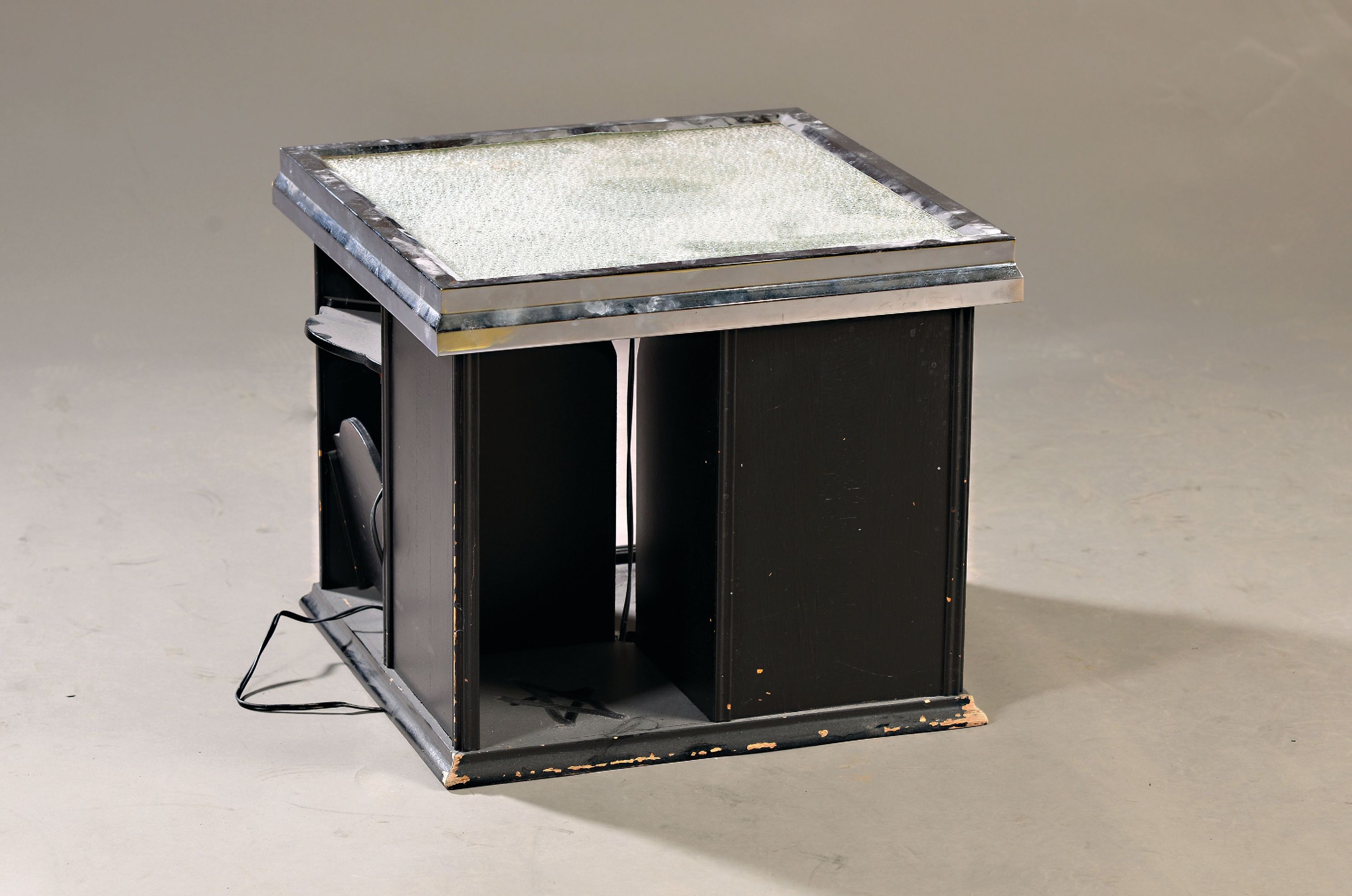 Image 26985759 - Beistelltisch mit Beleuchtung, Frankreich, um 1930-40, Korpus Holz schwarz gefaßt ...