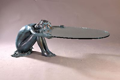 Image 26985711 - Couchtisch Sybilla, Bronzefigur mit Glasplatte, Figur eines jungen Mädchens, eine ...