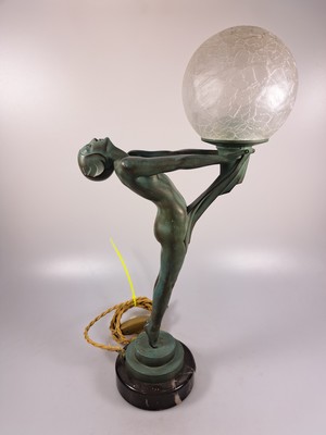 26985755d - Tischleuchte, sign. Le Verrier, Bronzeskulptur Aktes grün patiniert, Kugelschirm sog. ...