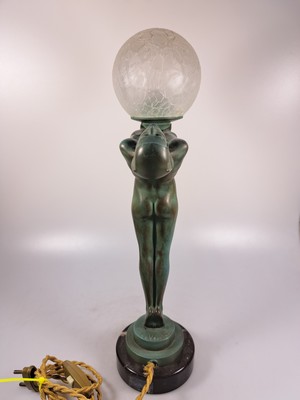 26985755f - Tischleuchte, sign. Le Verrier, Bronzeskulptur Aktes grün patiniert, Kugelschirm sog. ...