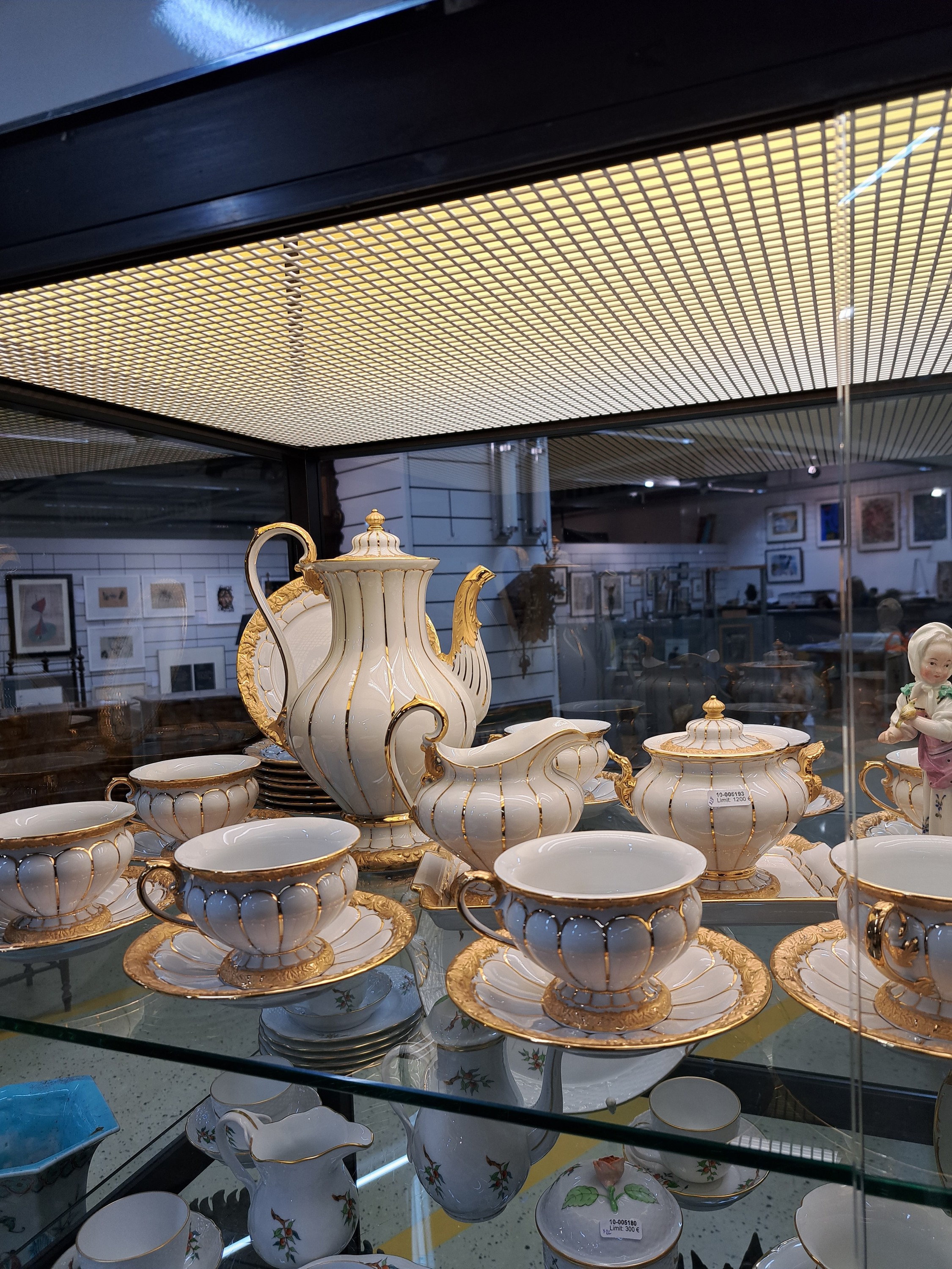 Detail a: Kaffeeservice, Meissen, X-Form, komplett für 8 Personen, Kaffeekanne, Zuckerdose und Milchkanne, 8 Kaffeetassen mit Untertassen, 8 Dessertteller, ...
