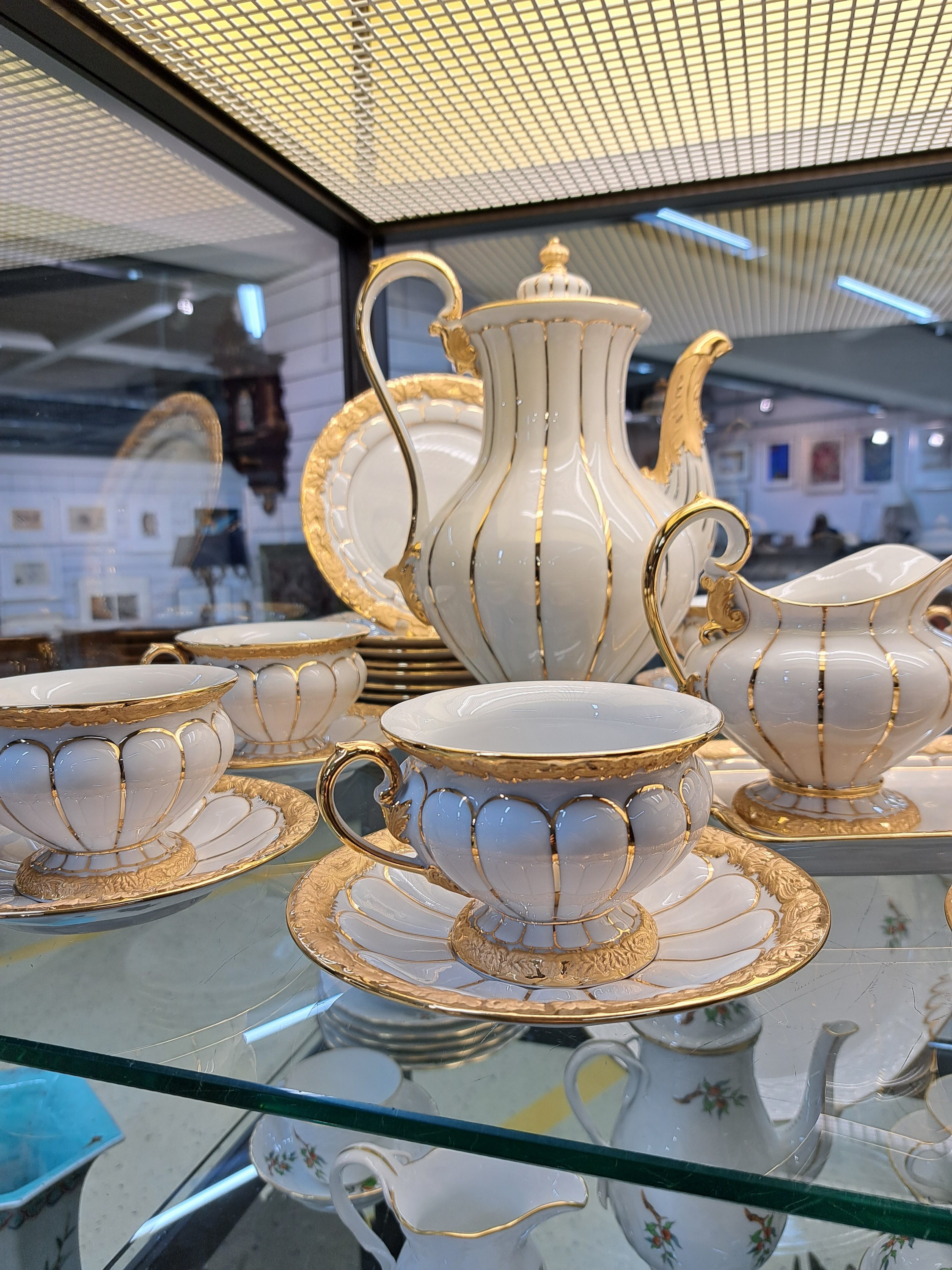 Detail c: Kaffeeservice, Meissen, X-Form, komplett für 8 Personen, Kaffeekanne, Zuckerdose und Milchkanne, 8 Kaffeetassen mit Untertassen, 8 Dessertteller, ...