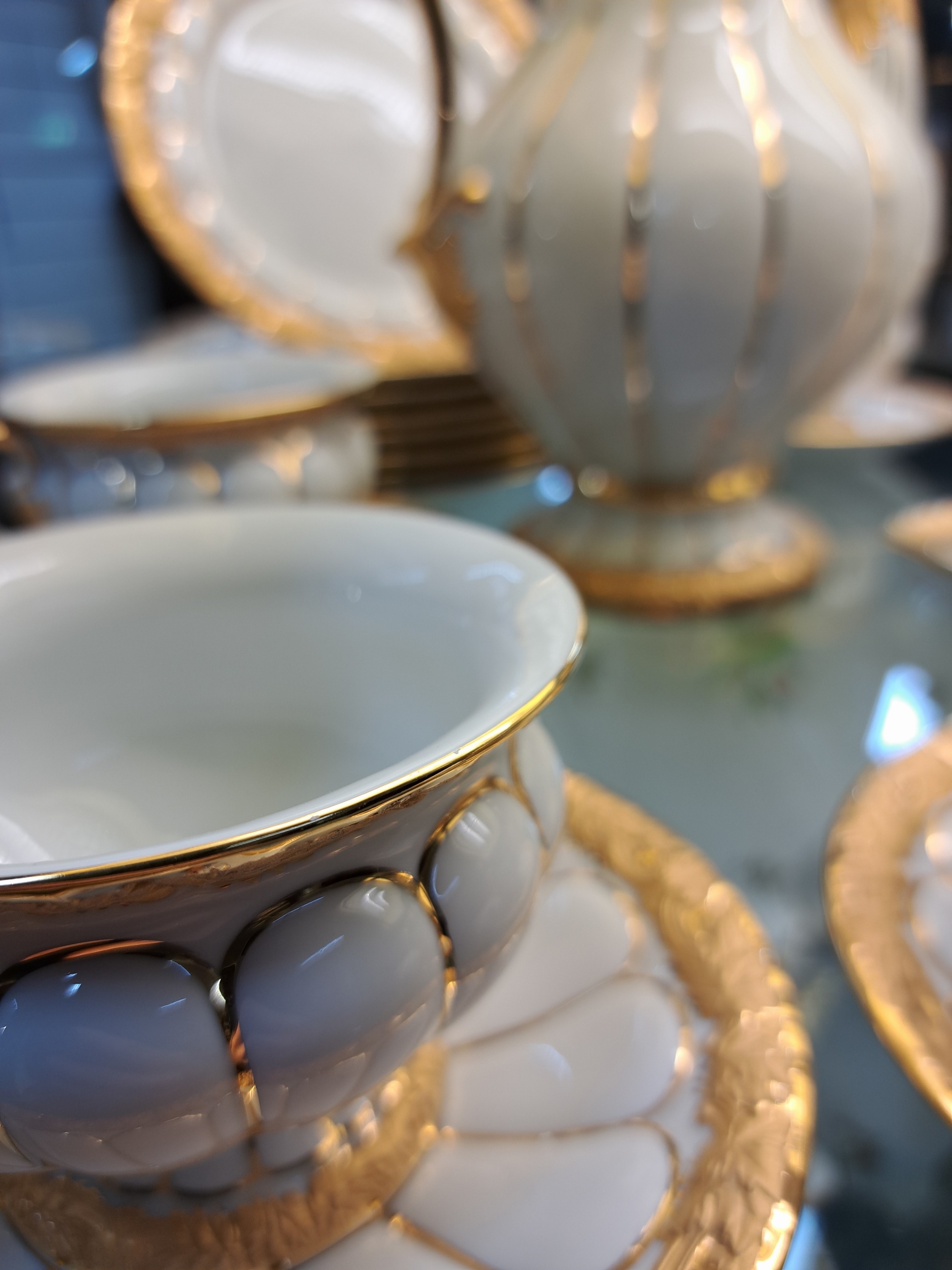 Detail g: Kaffeeservice, Meissen, X-Form, komplett für 8 Personen, Kaffeekanne, Zuckerdose und Milchkanne, 8 Kaffeetassen mit Untertassen, 8 Dessertteller, ...