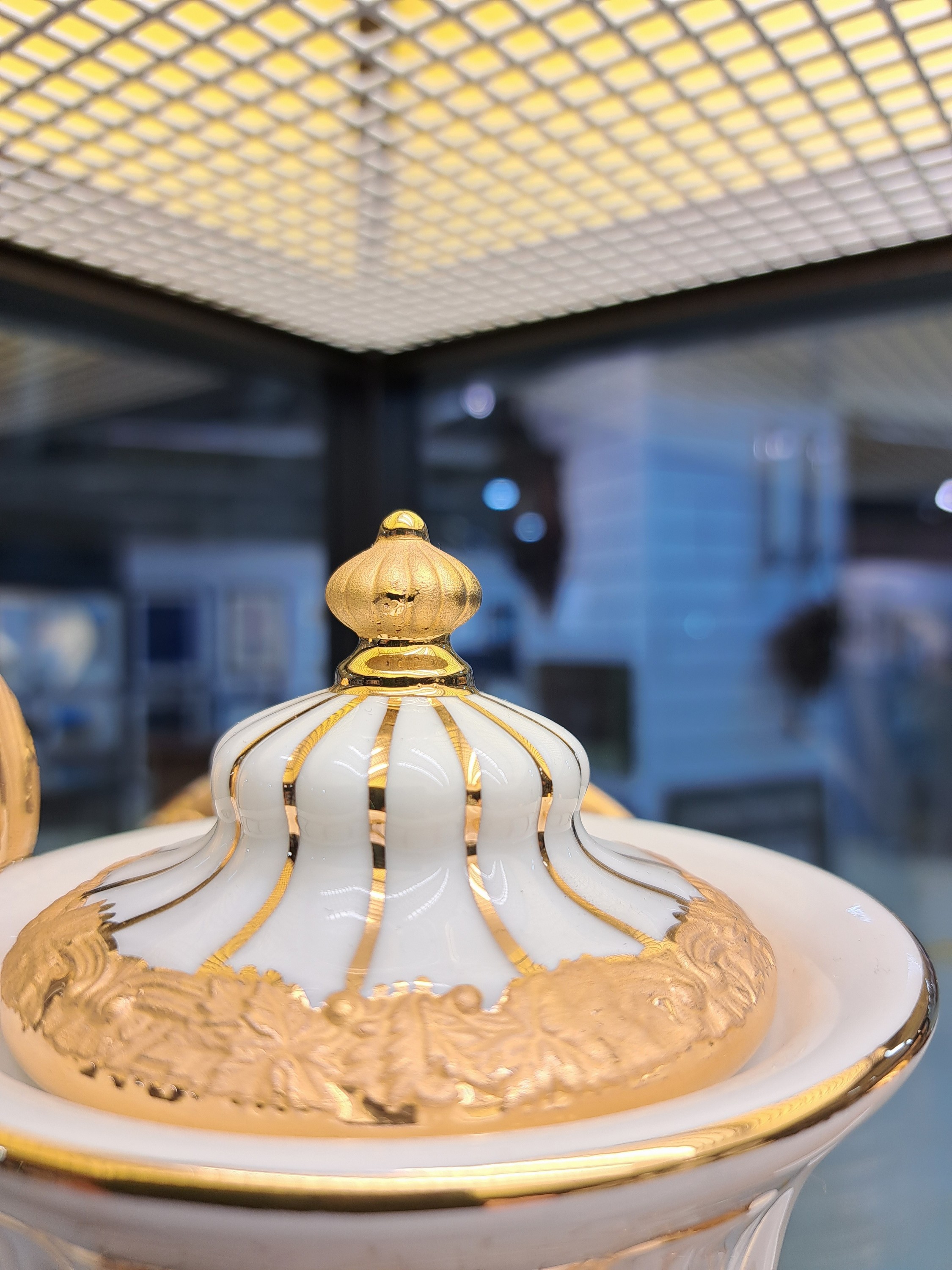 Detail i: Kaffeeservice, Meissen, X-Form, komplett für 8 Personen, Kaffeekanne, Zuckerdose und Milchkanne, 8 Kaffeetassen mit Untertassen, 8 Dessertteller, ...