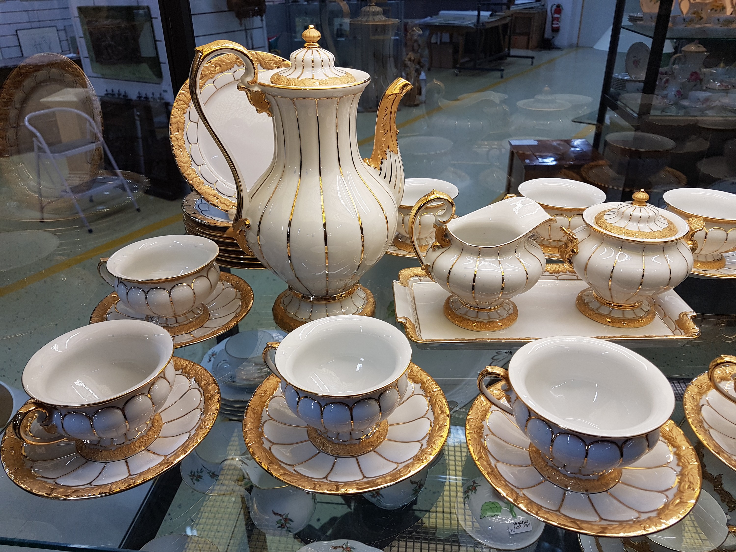 Detail k: Kaffeeservice, Meissen, X-Form, komplett für 8 Personen, Kaffeekanne, Zuckerdose und Milchkanne, 8 Kaffeetassen mit Untertassen, 8 Dessertteller, ...