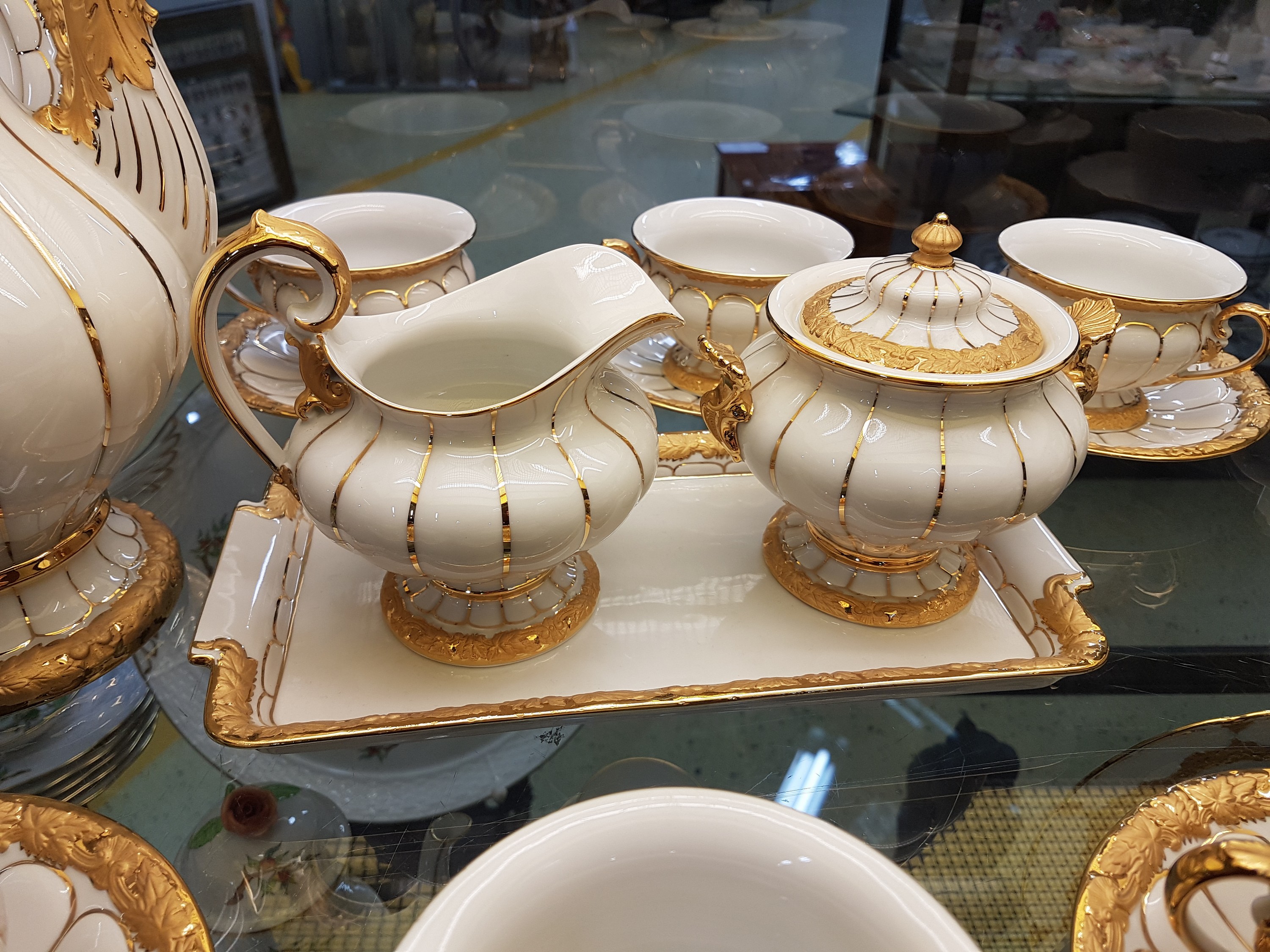 Detail l: Kaffeeservice, Meissen, X-Form, komplett für 8 Personen, Kaffeekanne, Zuckerdose und Milchkanne, 8 Kaffeetassen mit Untertassen, 8 Dessertteller, ...