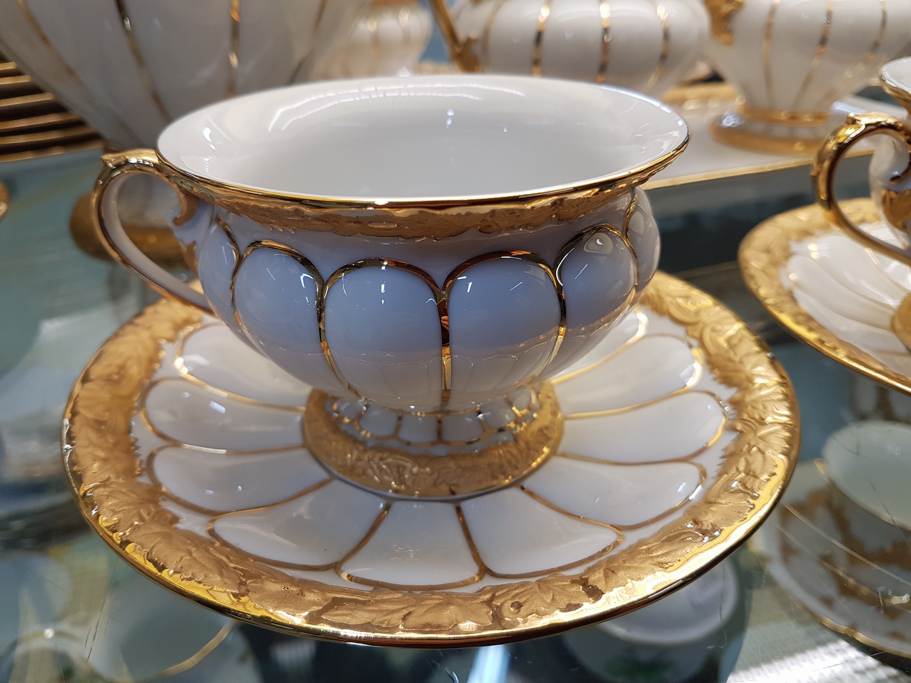 Detail n: Kaffeeservice, Meissen, X-Form, komplett für 8 Personen, Kaffeekanne, Zuckerdose und Milchkanne, 8 Kaffeetassen mit Untertassen, 8 Dessertteller, ...