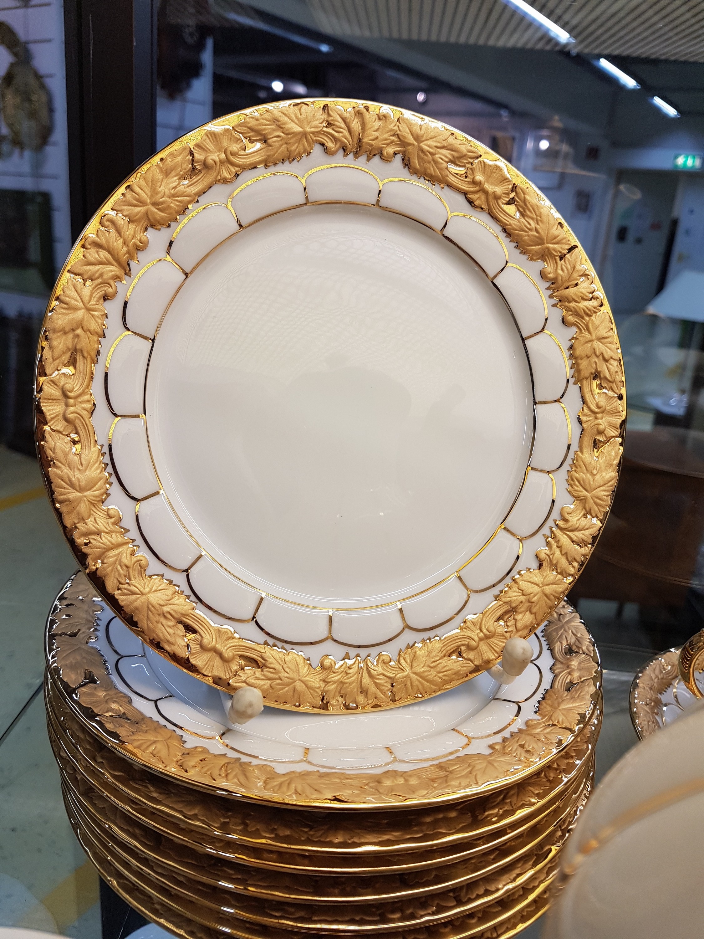 Detail o: Kaffeeservice, Meissen, X-Form, komplett für 8 Personen, Kaffeekanne, Zuckerdose und Milchkanne, 8 Kaffeetassen mit Untertassen, 8 Dessertteller, ...