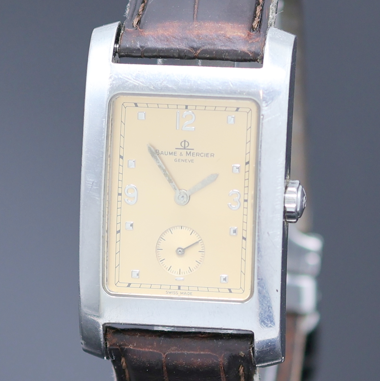 Detail a: BAUME & MERCIER Armbanduhr Serie Hampton in Stahl, Schweiz um 2000, quarz, Boden aufgedr., neutr. Lederband m. orig. Faltschl., kupferfarb. Zifferbl. ...