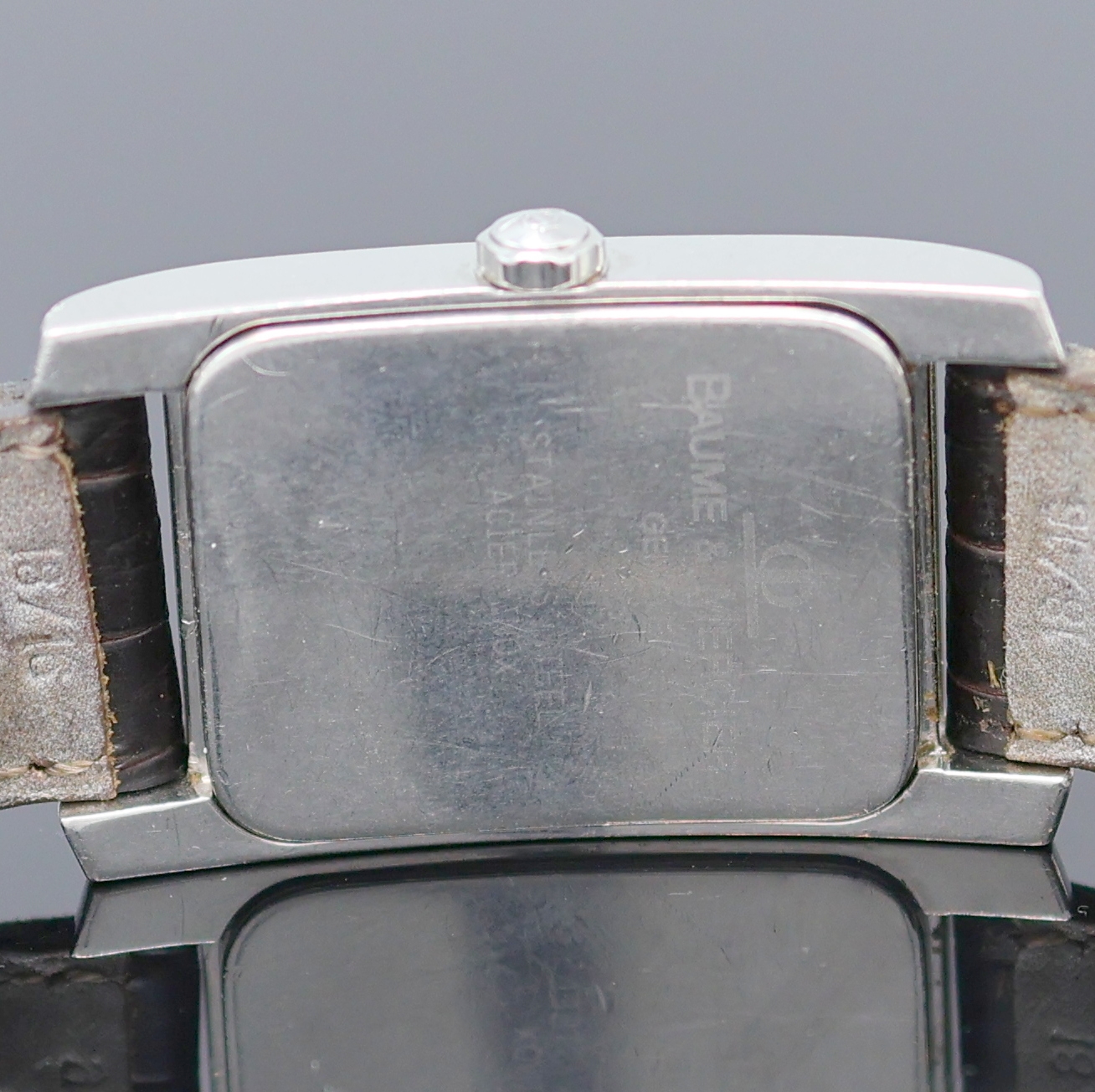 Detail e: BAUME & MERCIER Armbanduhr Serie Hampton in Stahl, Schweiz um 2000, quarz, Boden aufgedr., neutr. Lederband m. orig. Faltschl., kupferfarb. Zifferbl. ...