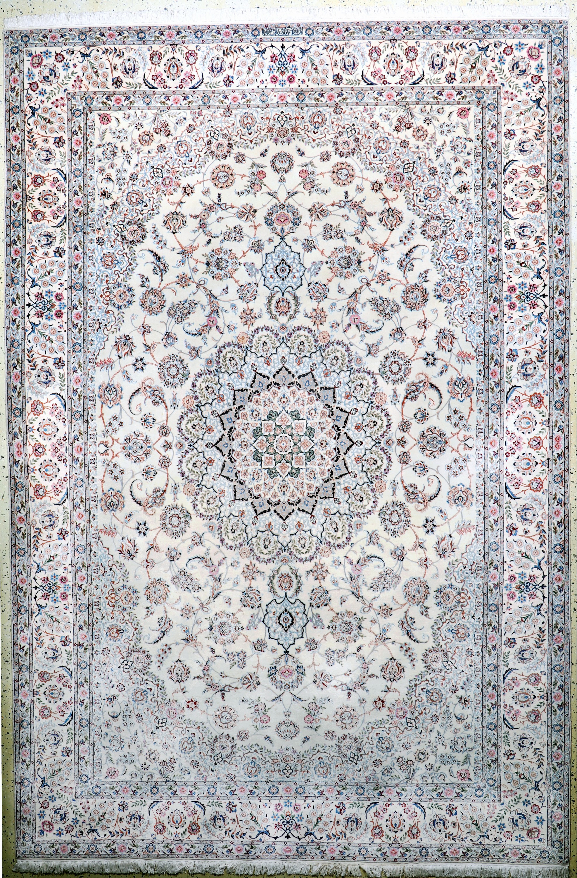 Nain fein(6 La), Persien, Ende 20.Jhd, Korkwolle mit Seide, ca. 325 x 217 cm, ca. 1,0Mio. Kn/qm, Reinigungsbedürftig, EHZ: 1-2