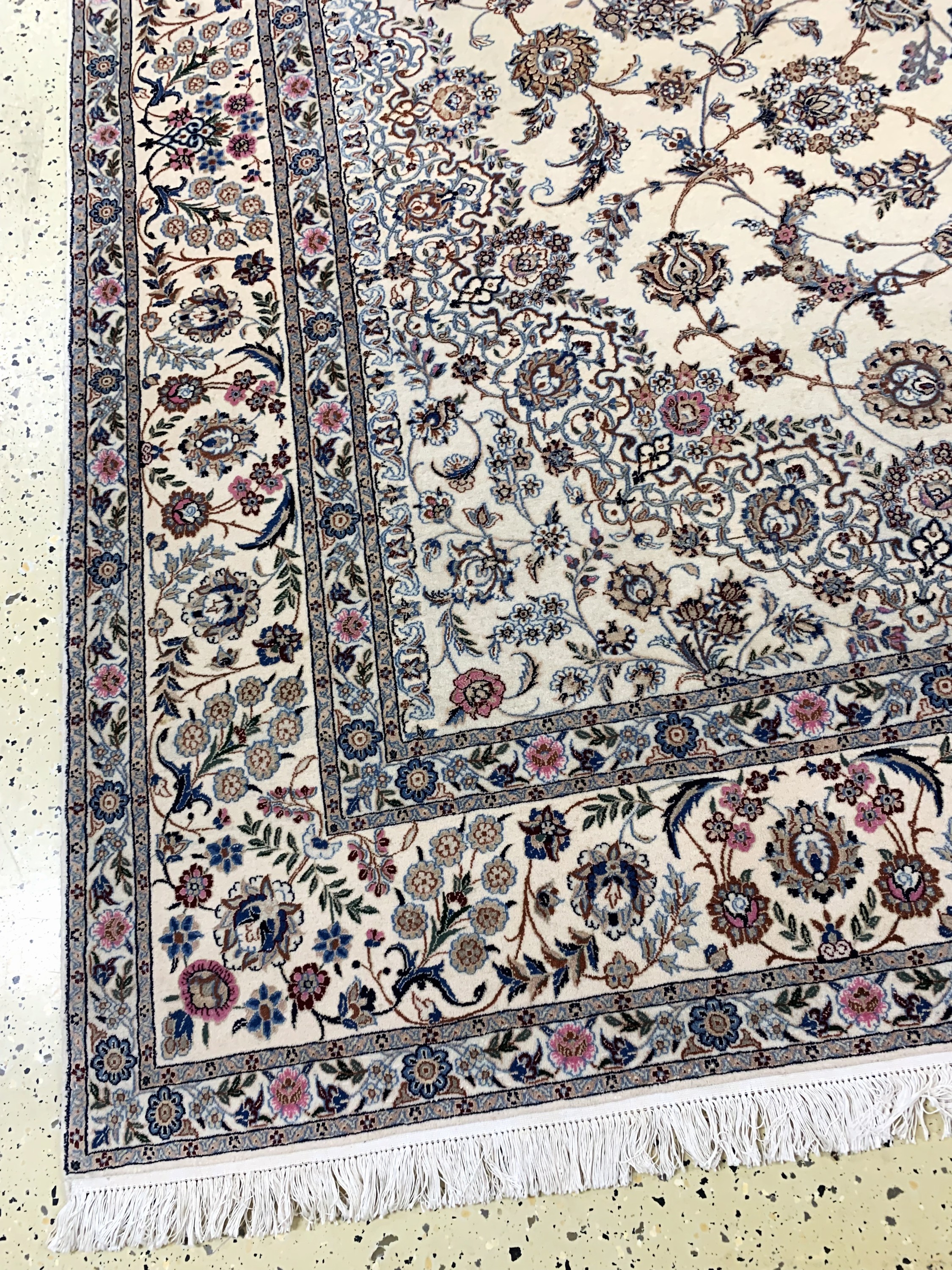 Detail c: Nain fein(6 La), Persien, Ende 20.Jhd, Korkwolle mit Seide, ca. 325 x 217 cm, ca. 1,0Mio. Kn/qm, Reinigungsbedürftig, EHZ: 1-2