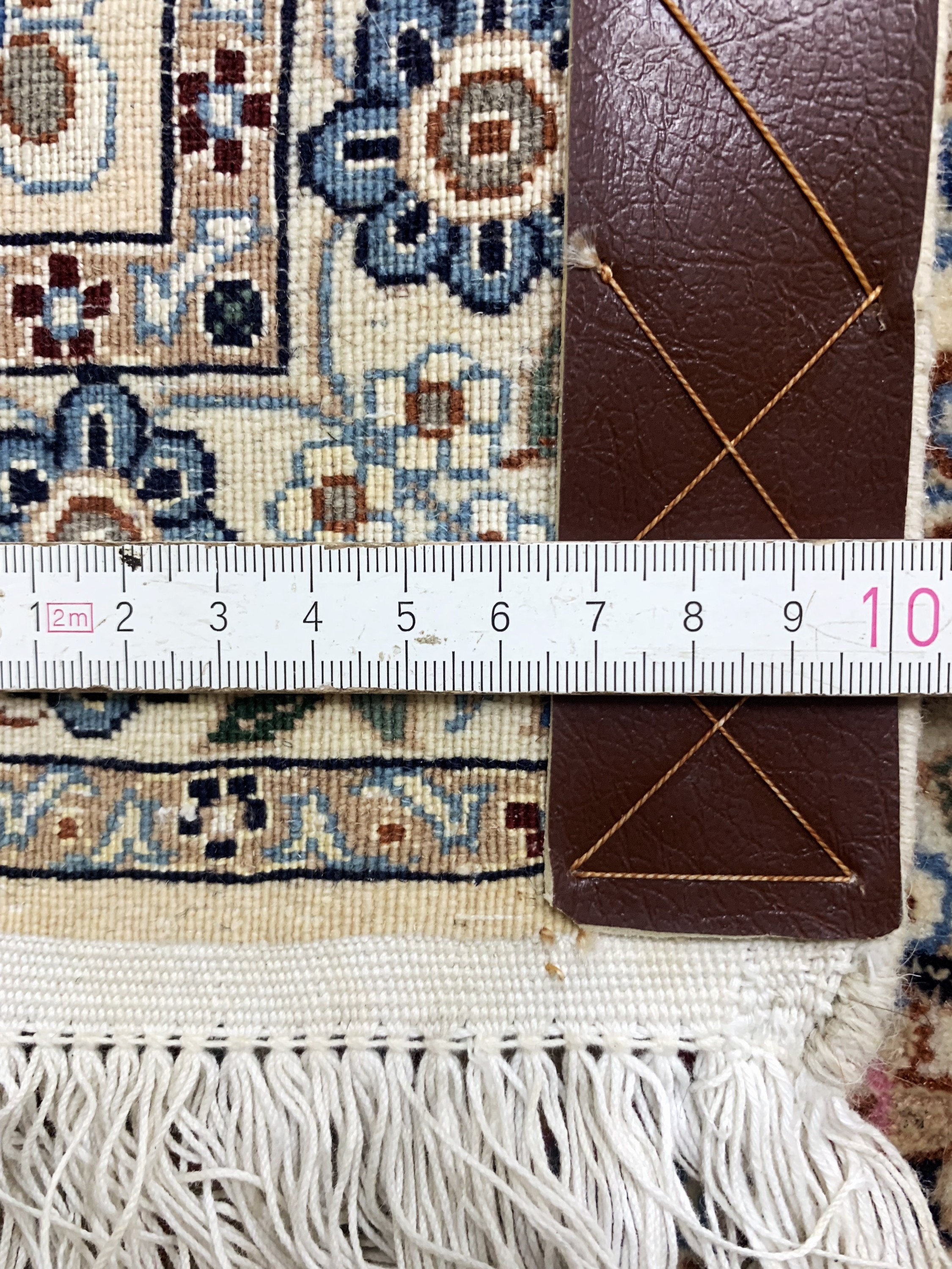 Detail i: Nain fein(6 La), Persien, Ende 20.Jhd, Korkwolle mit Seide, ca. 325 x 217 cm, ca. 1,0Mio. Kn/qm, Reinigungsbedürftig, EHZ: 1-2