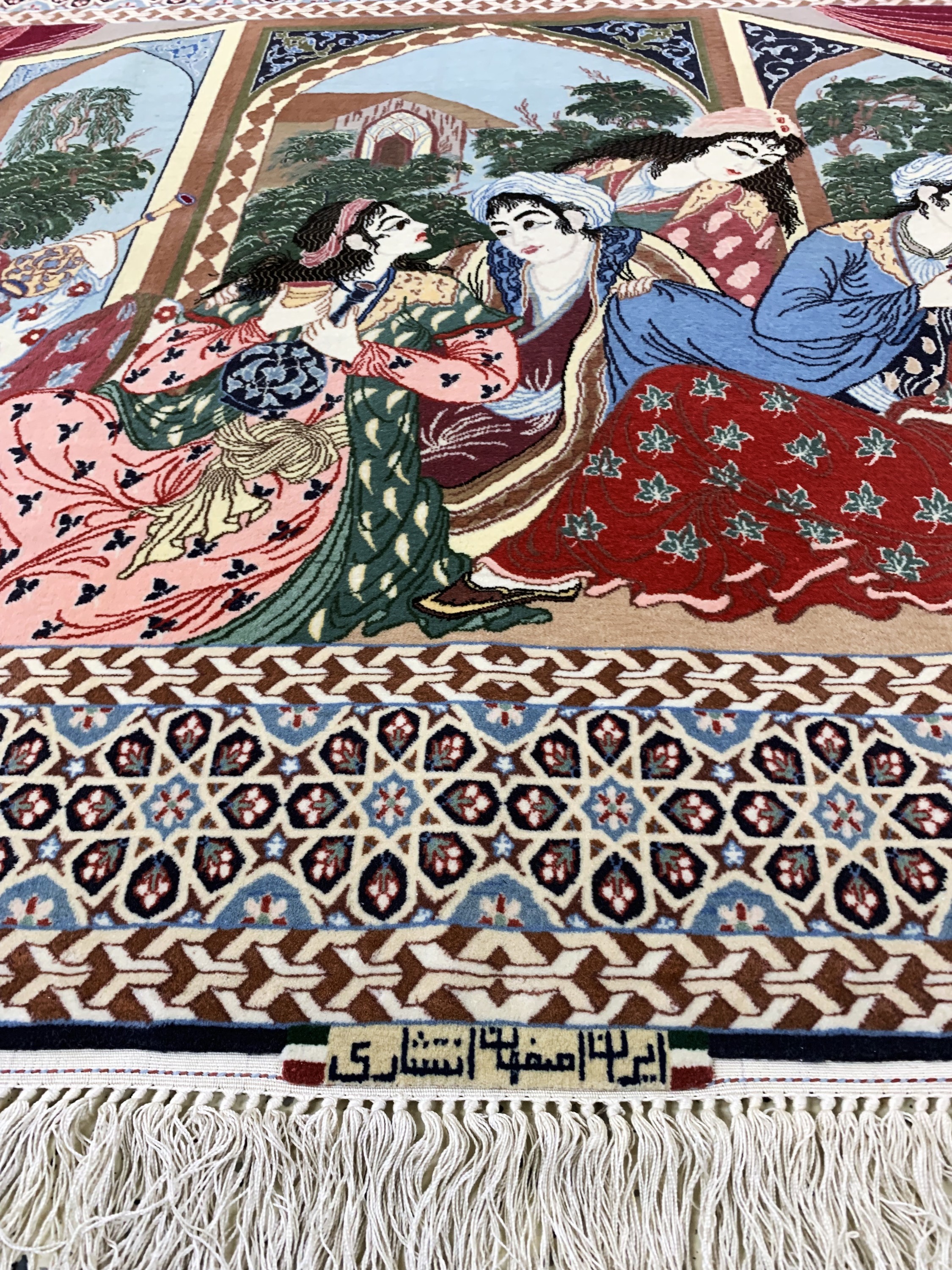 Detail d: Esfahan fein Persien, signiert"Enteshari", Mitte 20.Jhd, Korkwolle auf Seide, ca. 175 x 120 cm, ca. 1,0 Mio. Kn/qm, EHZ: 1-2