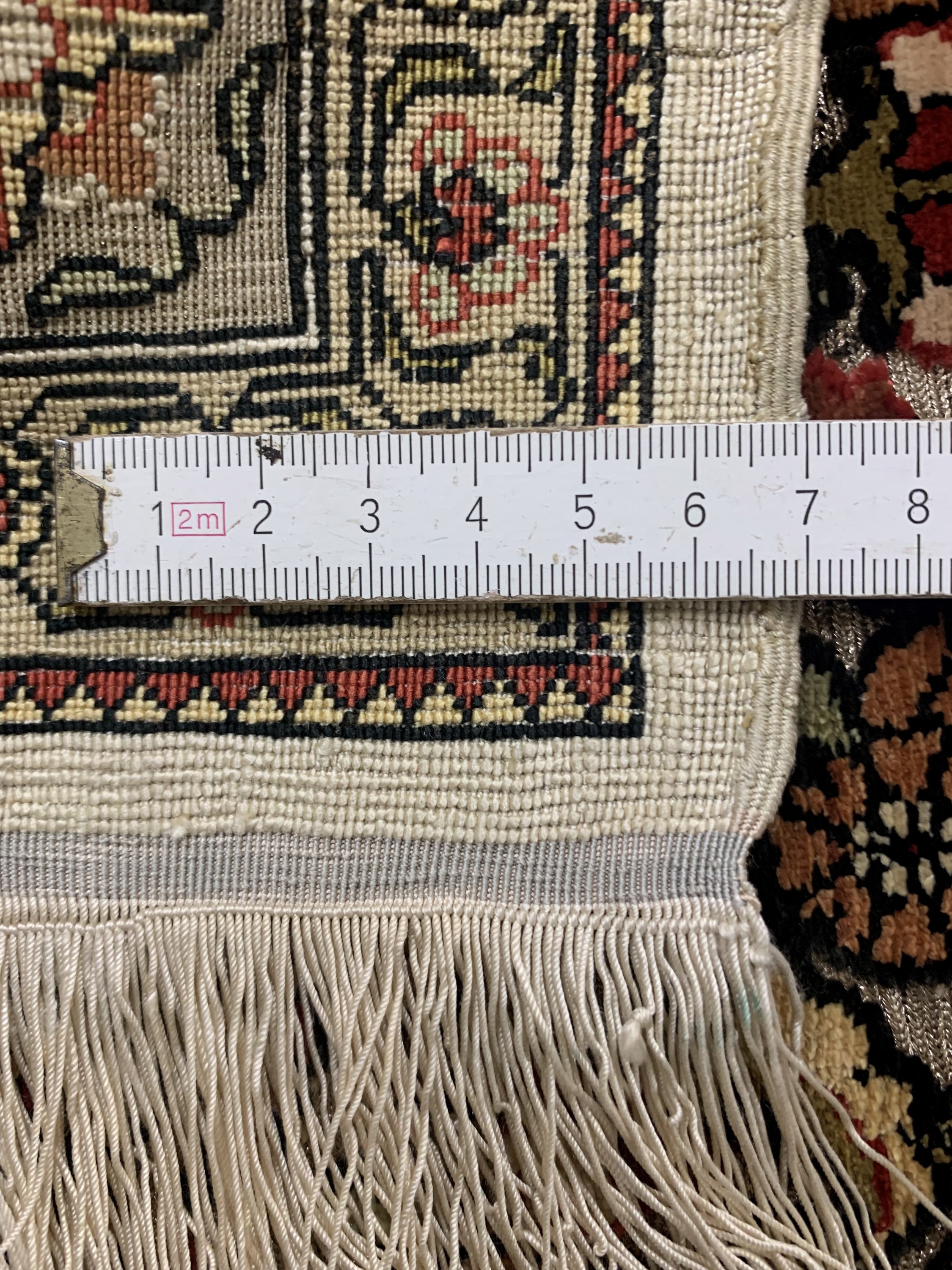 Detail e: Hereke Seide fein signiert, Türkei, Mitte 20.Jhd, reine Naturseide"Metallbroschiert",ca. 78 x 55 cm, EHZ: 1-2