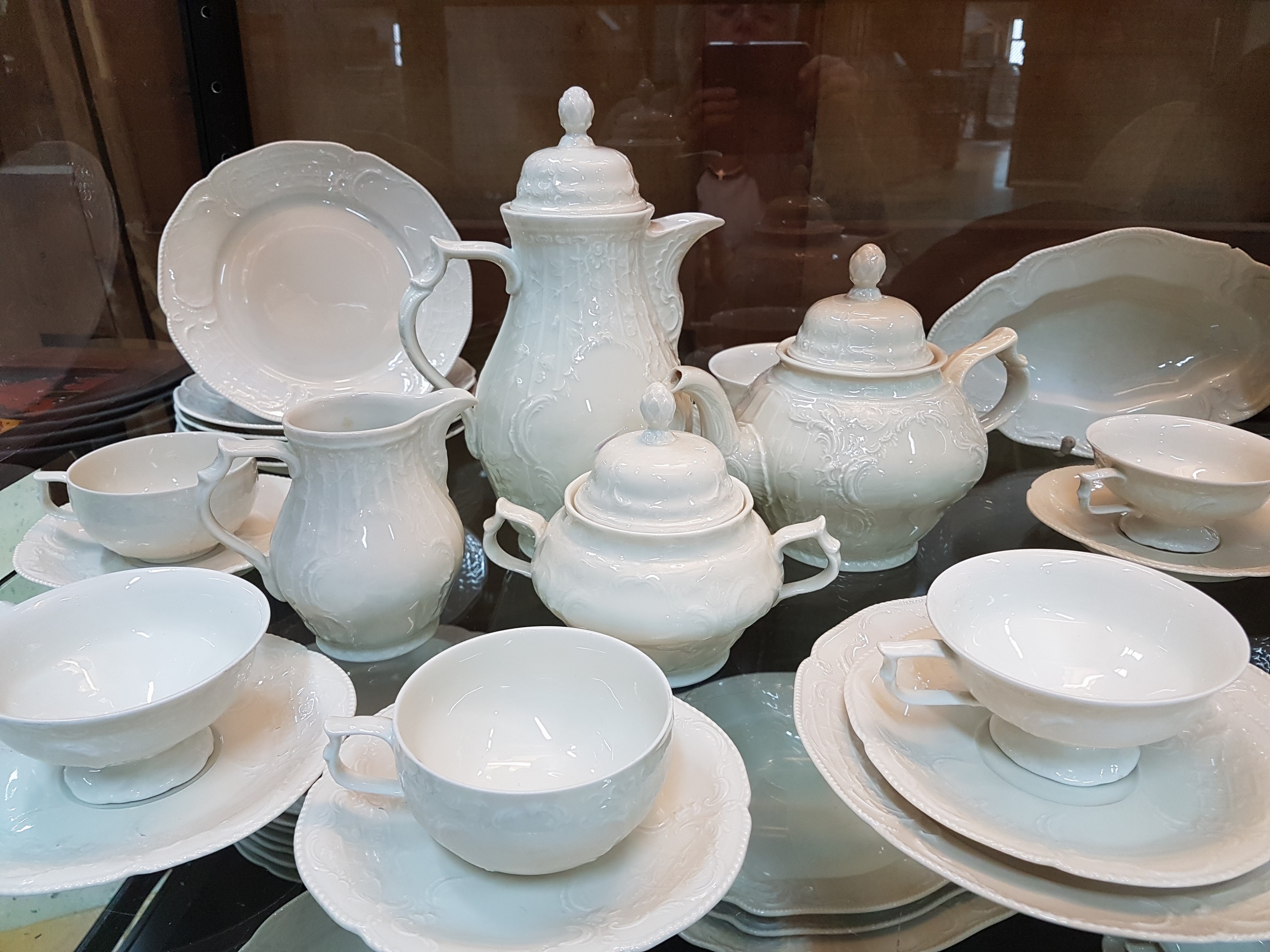 Detail a: Kaffee- und Speiseservice, Rosenthal, Modell Sanssouci, Kaffeekanne, Teekanne, Zuckerdose, Milchkännchen, 4 Teetassen, 2 Kaffeetassen, 6 ...