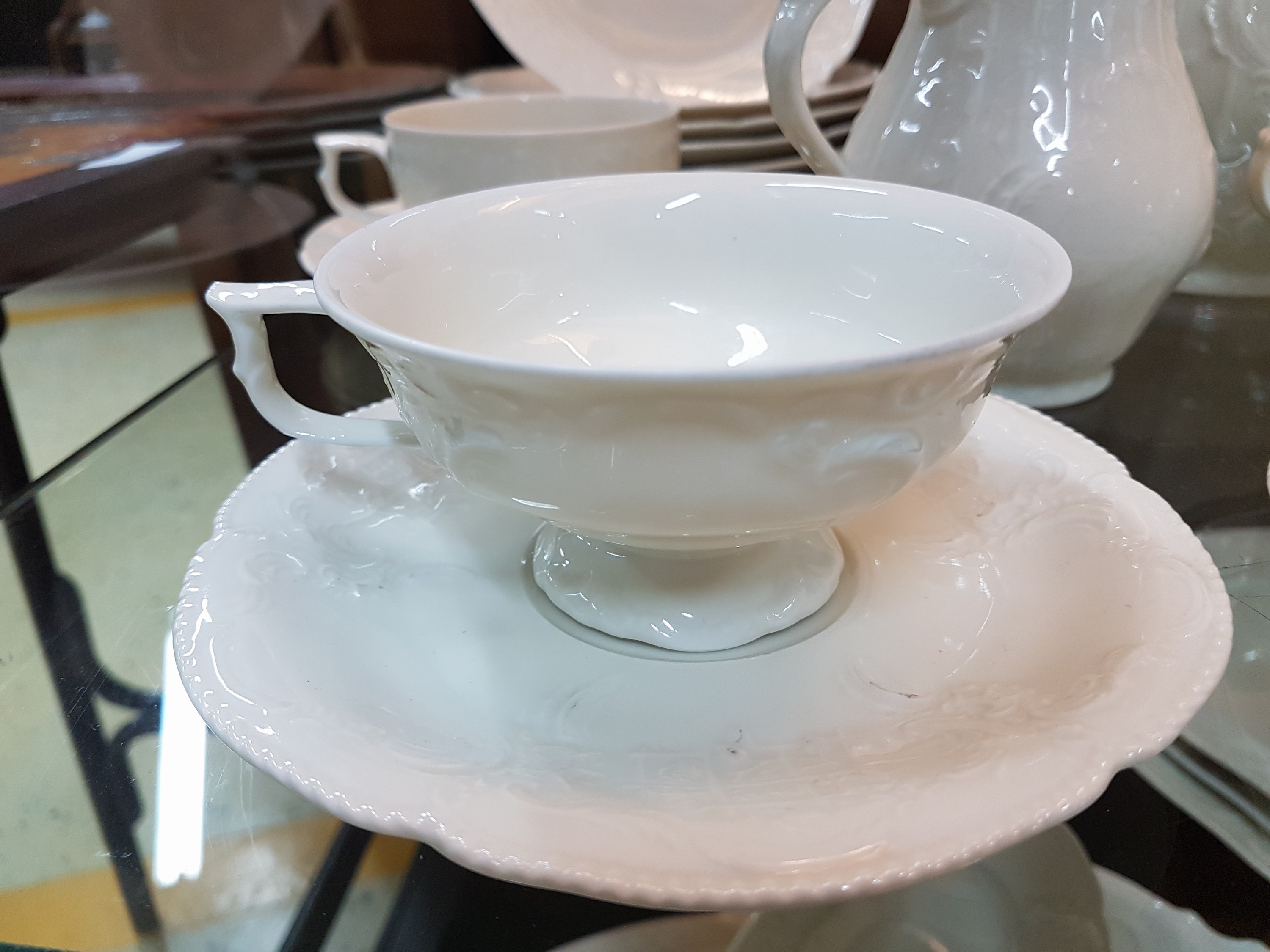 Detail f: Kaffee- und Speiseservice, Rosenthal, Modell Sanssouci, Kaffeekanne, Teekanne, Zuckerdose, Milchkännchen, 4 Teetassen, 2 Kaffeetassen, 6 ...