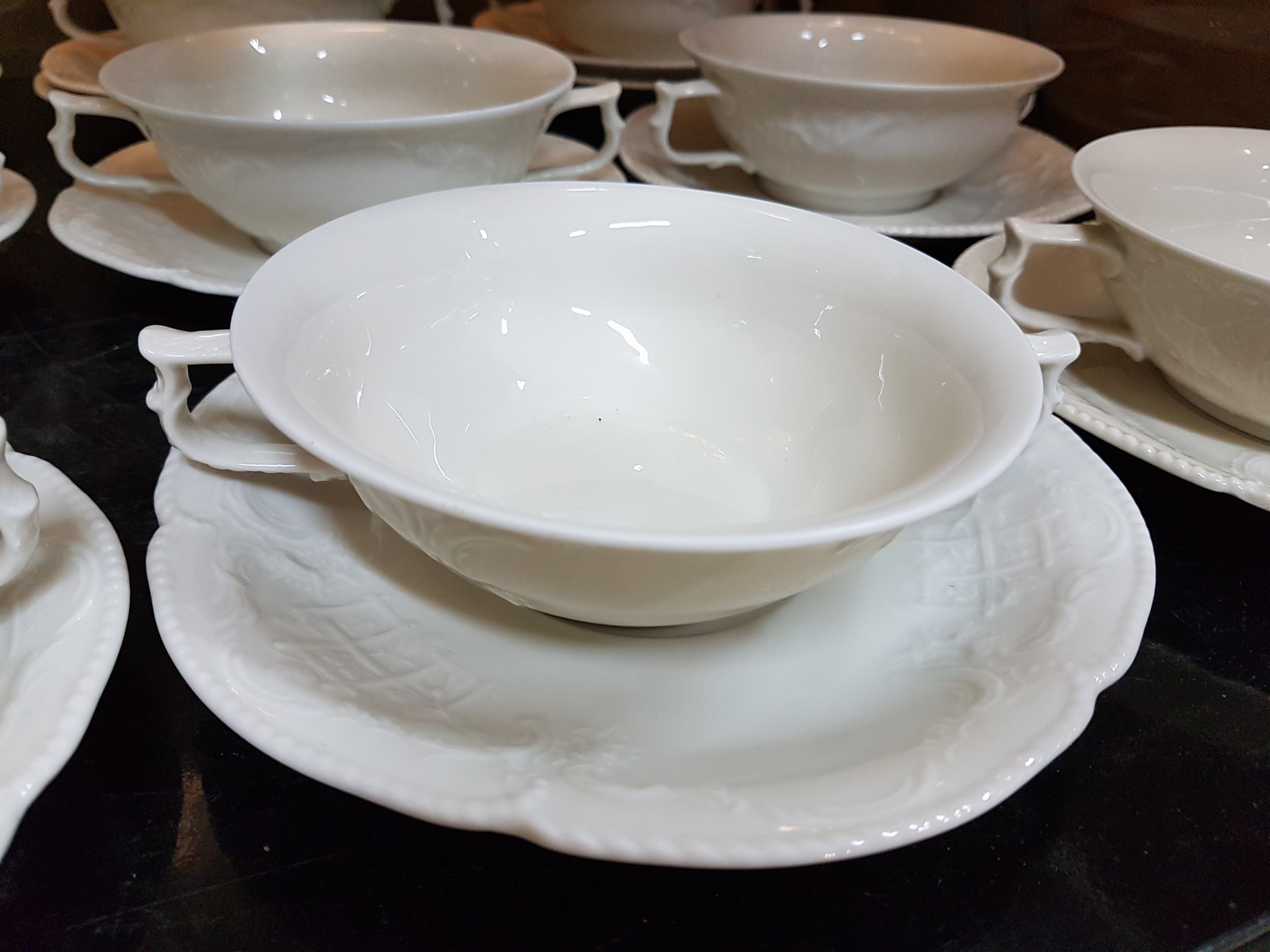 Detail i: Kaffee- und Speiseservice, Rosenthal, Modell Sanssouci, Kaffeekanne, Teekanne, Zuckerdose, Milchkännchen, 4 Teetassen, 2 Kaffeetassen, 6 ...