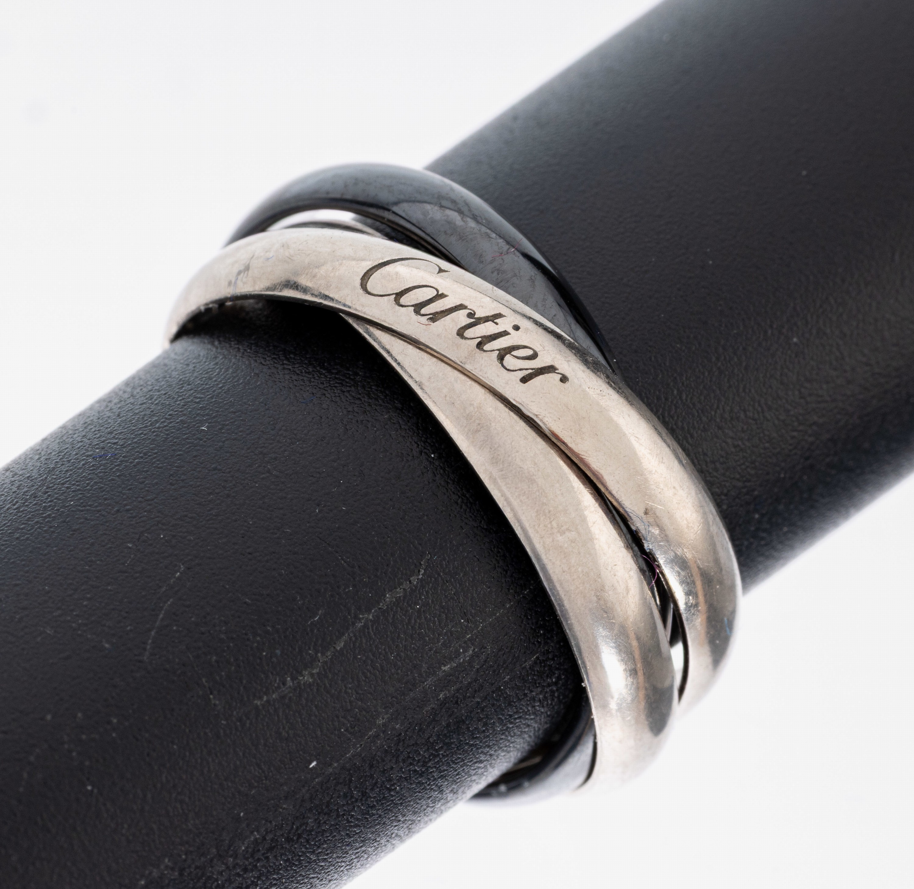 Image 26985904 - 18 kt Gold CARTIER Ring, WG 750/000, Trinity-Serie, 1 Ring Keramik, RW 64, sign. und ...