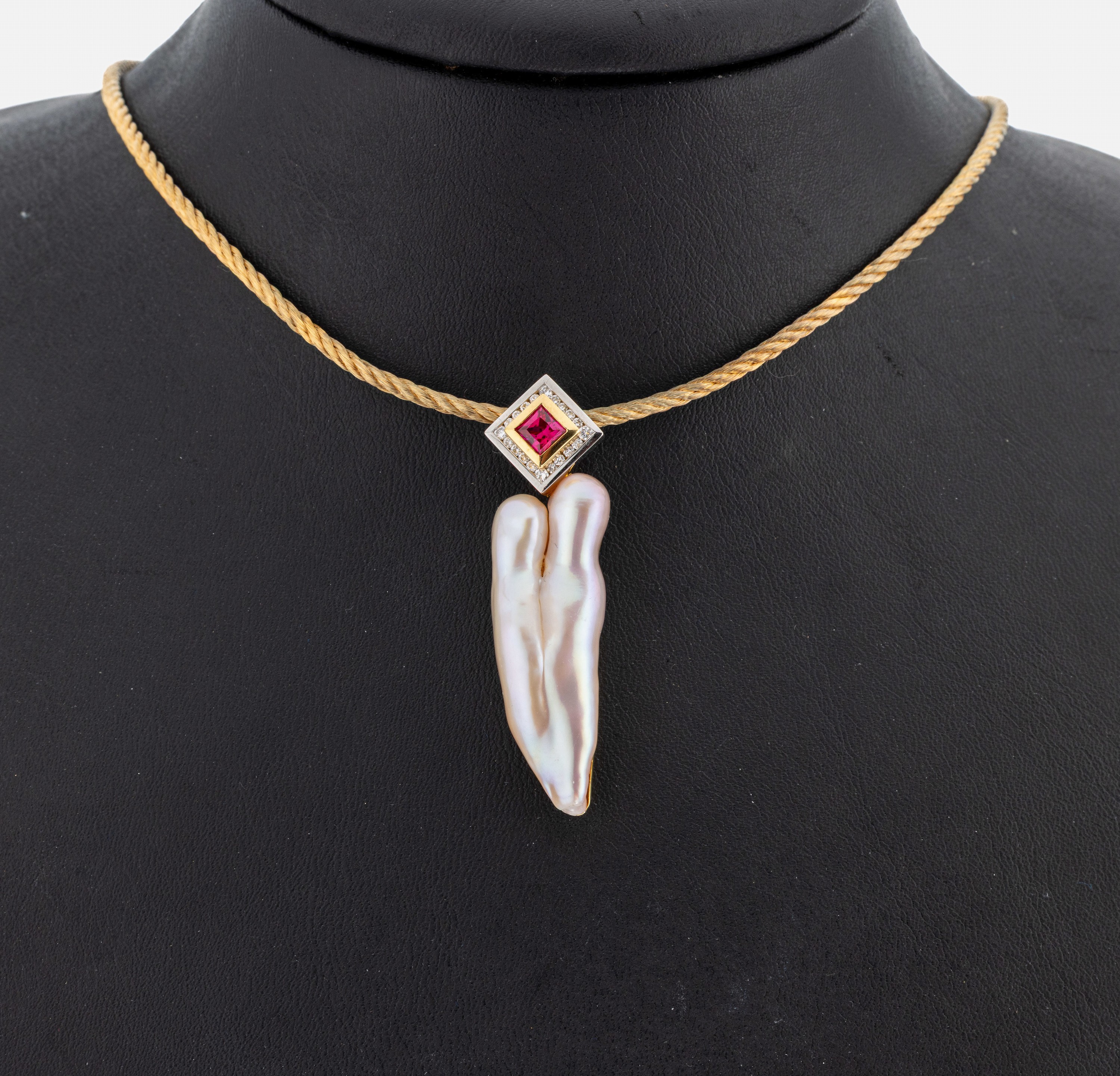 Image 26986018 - 18 kt Gold und Platin Perl-Rubin-Brillant -Anhänger, GG 750/000 und Platin, ...