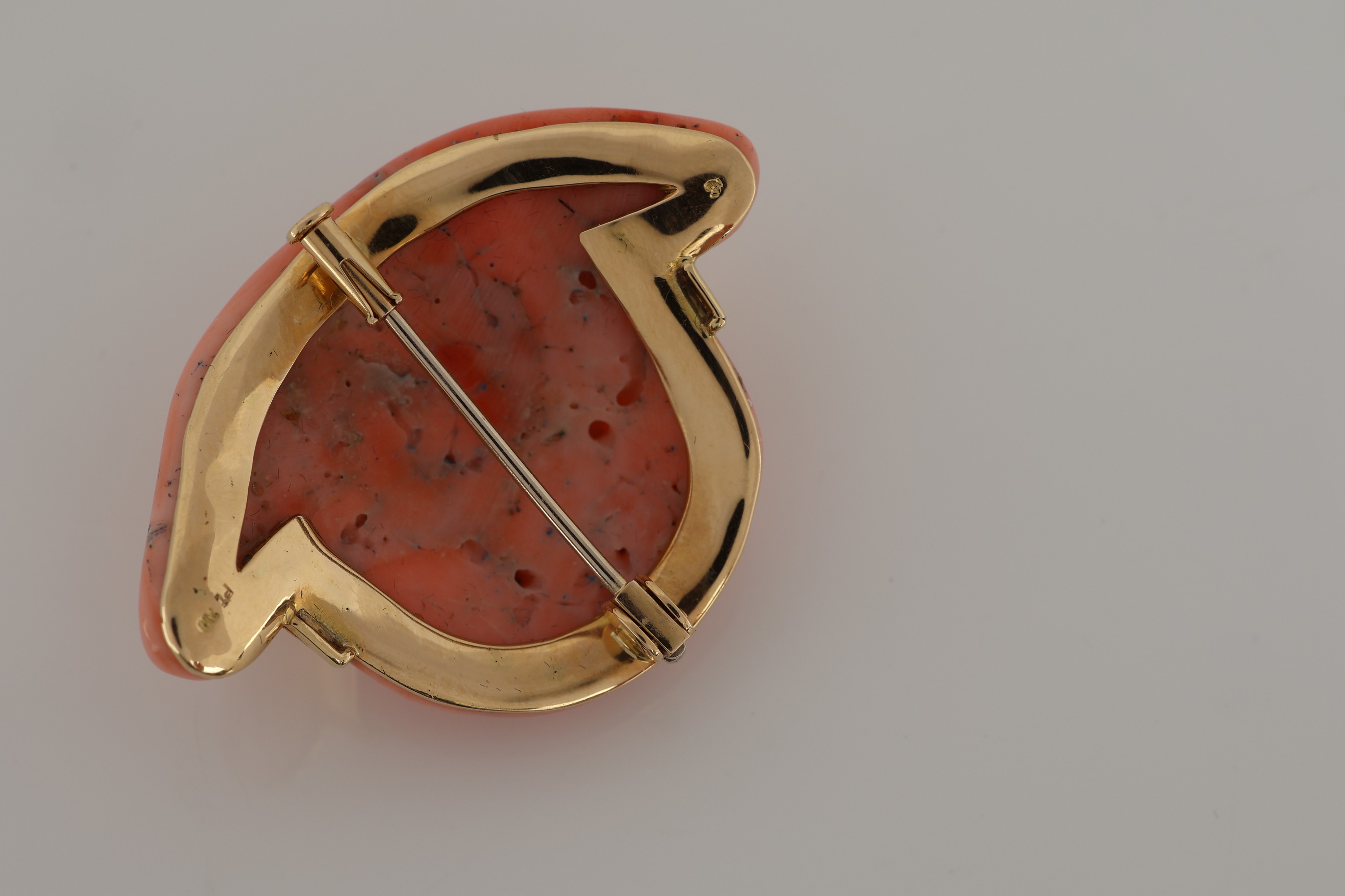 Detail c: 18 kt Gold und Platin Korallen-Brillant- Brosche "Hut", GG 750/000 und Pt, Einzelanfertigung eines renommierten Idar- Obersteiner ...