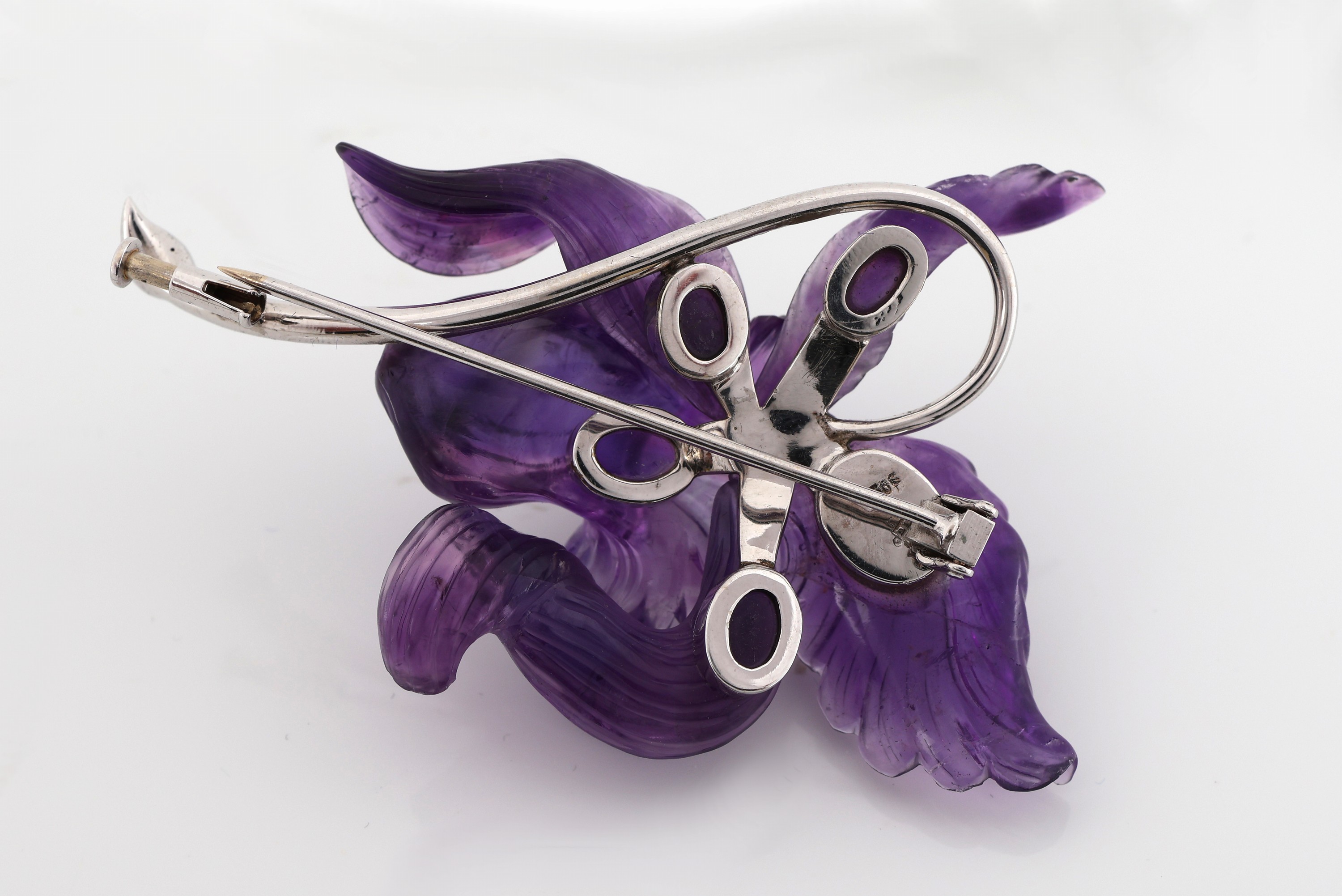 Detail c: 18 kt Gold Amethyst-Brillant-Brosche, WG 750/000, Einzelanfertigung eines renommierten Idar-Obersteiner Goldschmieds, Amethyst geschnitten und ...
