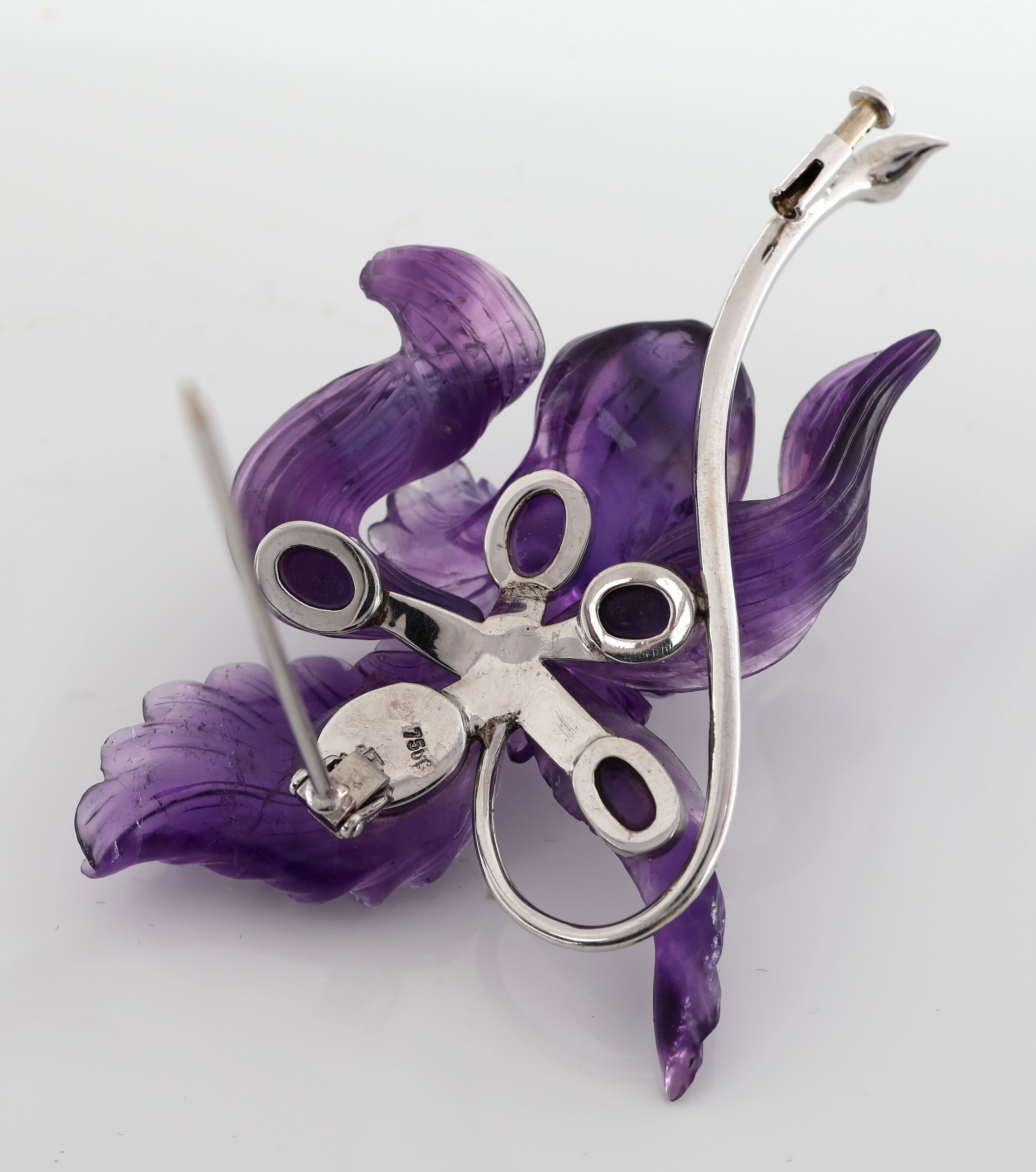 Detail d: 18 kt Gold Amethyst-Brillant-Brosche, WG 750/000, Einzelanfertigung eines renommierten Idar-Obersteiner Goldschmieds, Amethyst geschnitten und ...